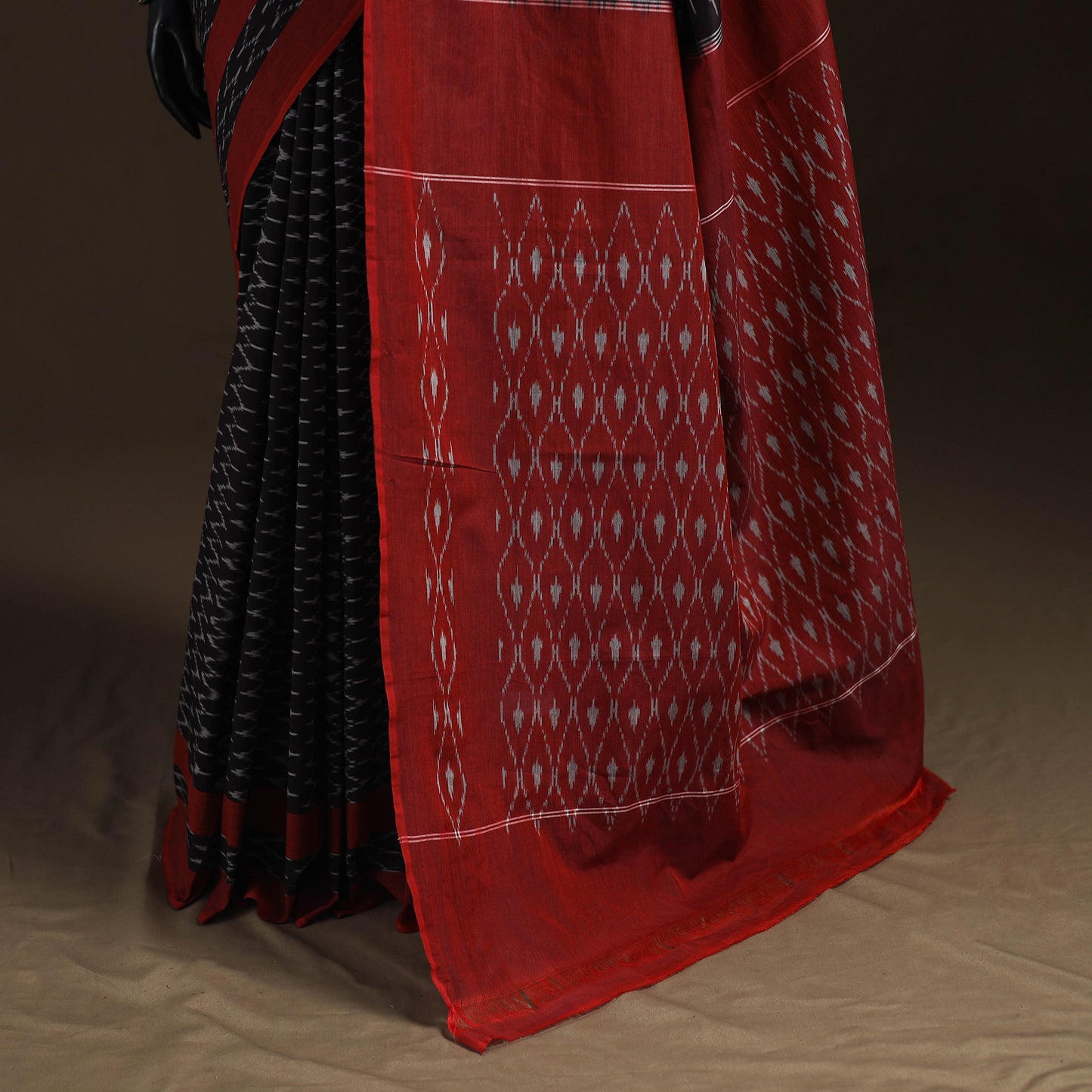 Pochampally Ikat Weave Mercerised Cotton Saree 15
