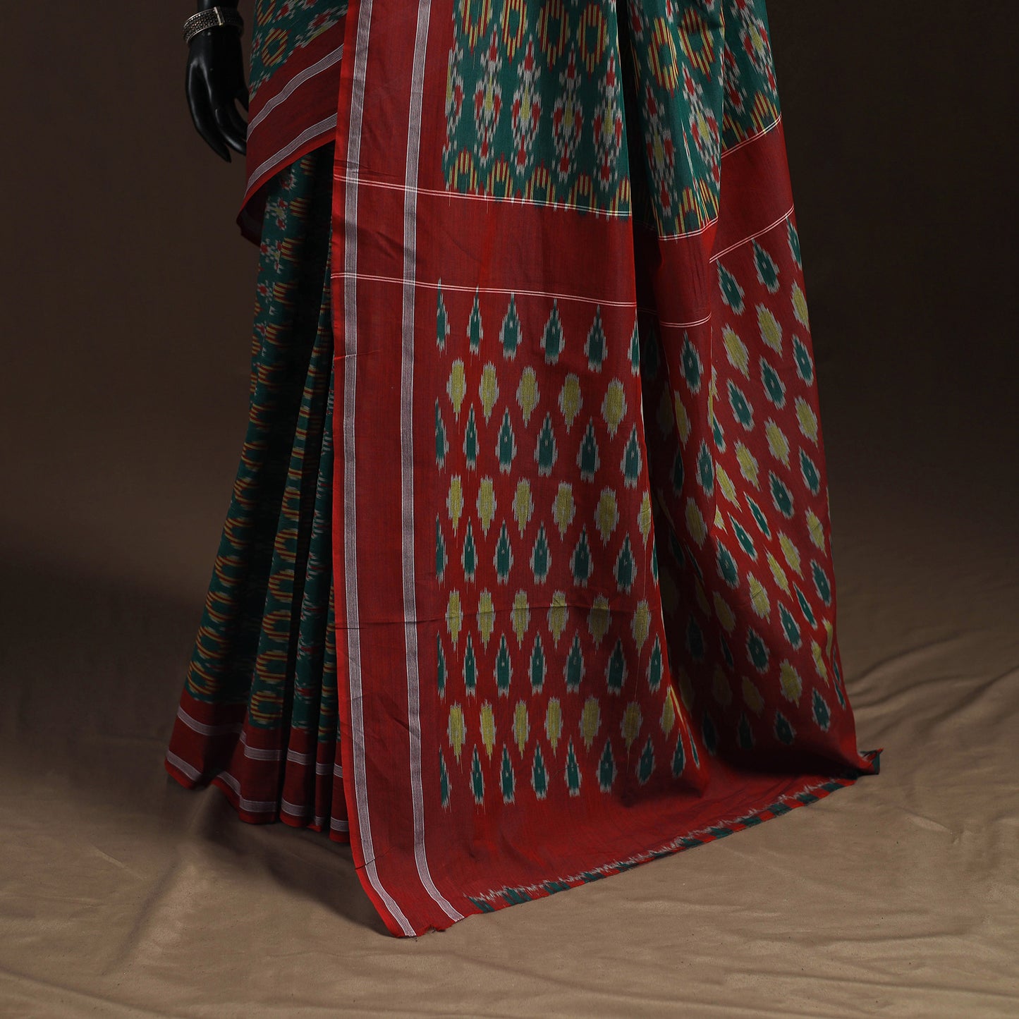 Pochampally Ikat Weave Mercerised Cotton Saree 18