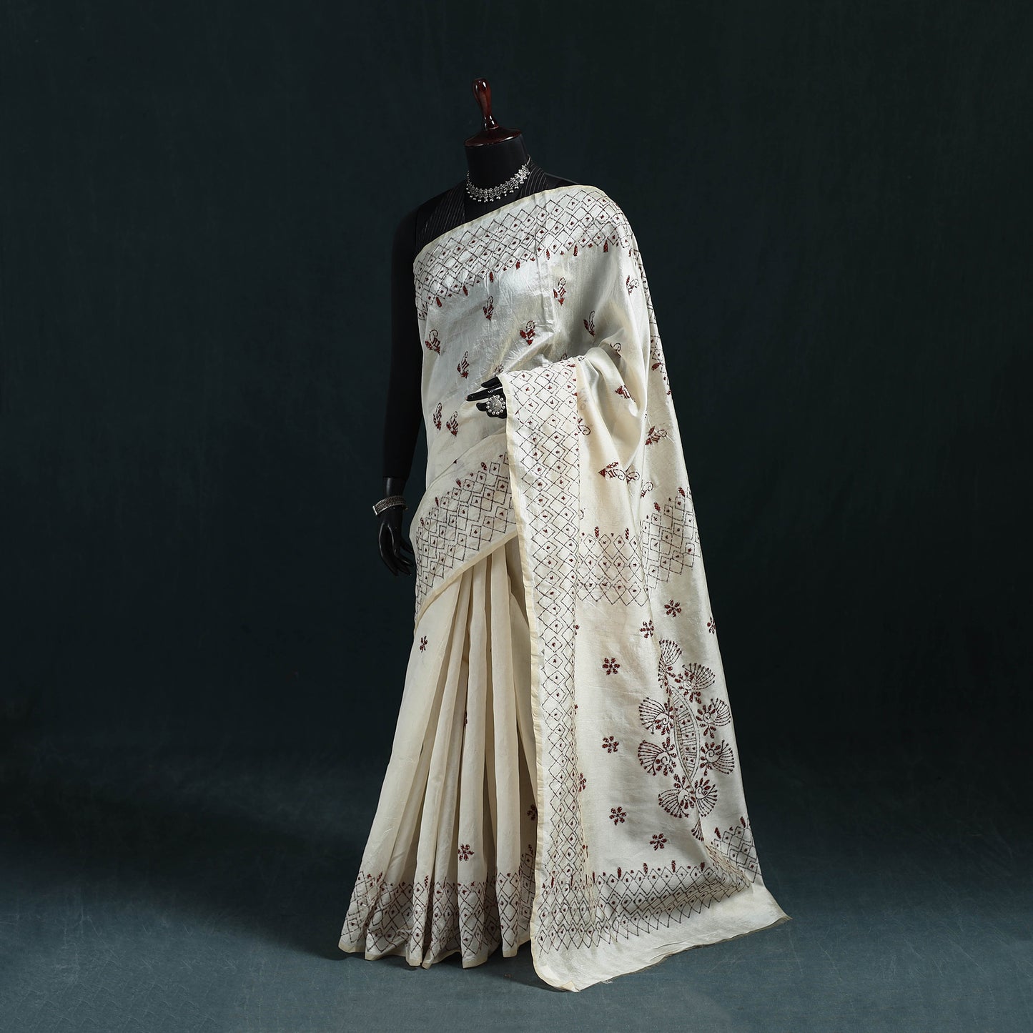 White - Bengal Hand Embroidery Silk Nakshi Kantha Saree 02
