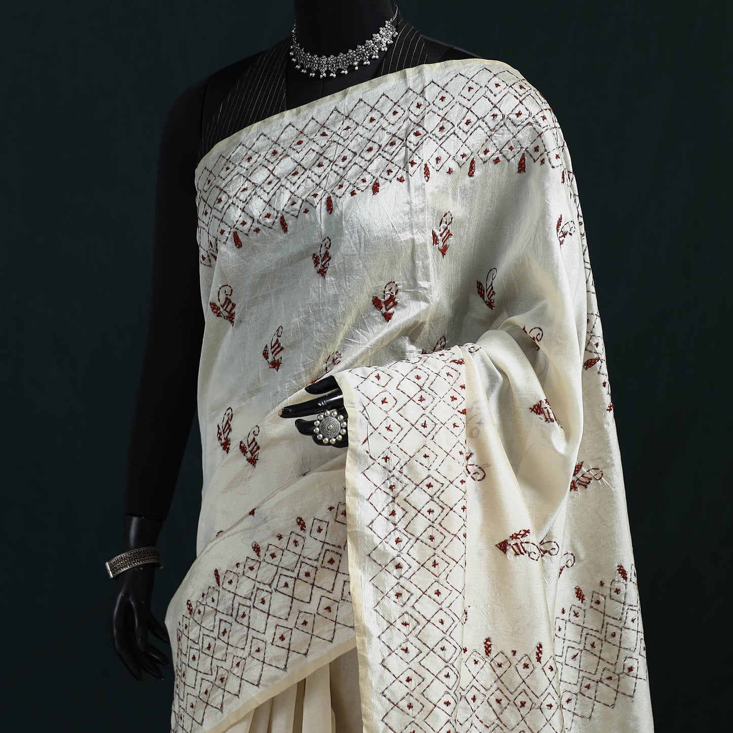 White - Bengal Hand Embroidery Silk Nakshi Kantha Saree 02