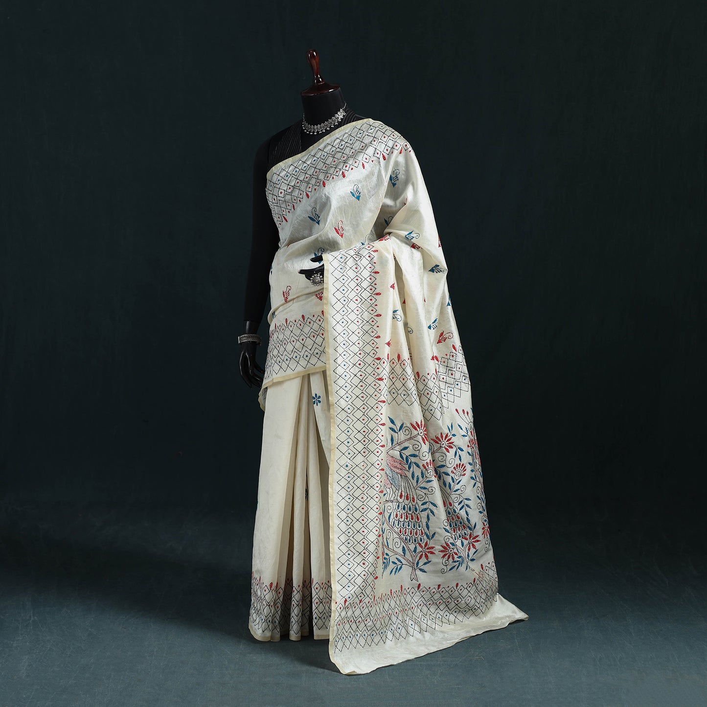 White - Bengal Hand Embroidery Silk Nakshi Kantha Saree 05
