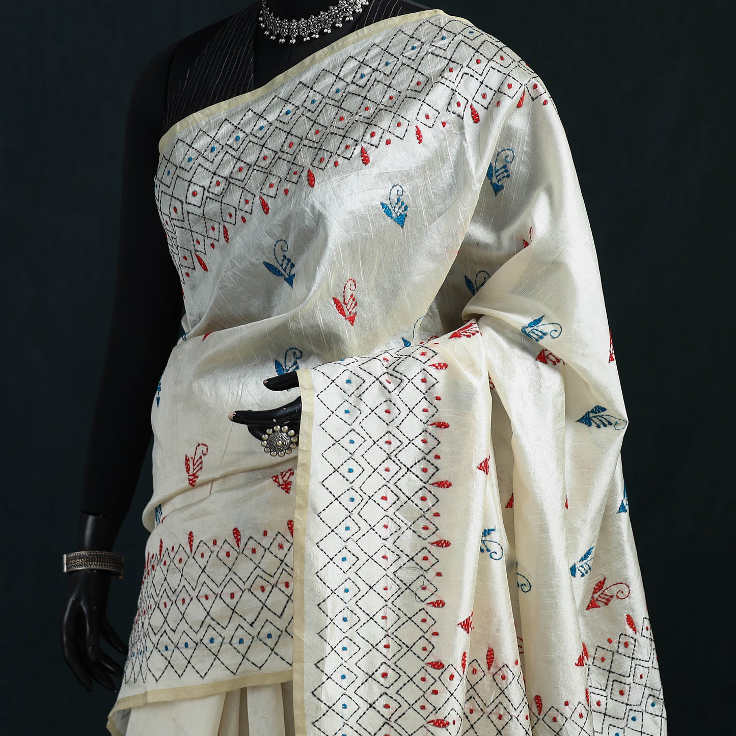White - Bengal Hand Embroidery Silk Nakshi Kantha Saree 05