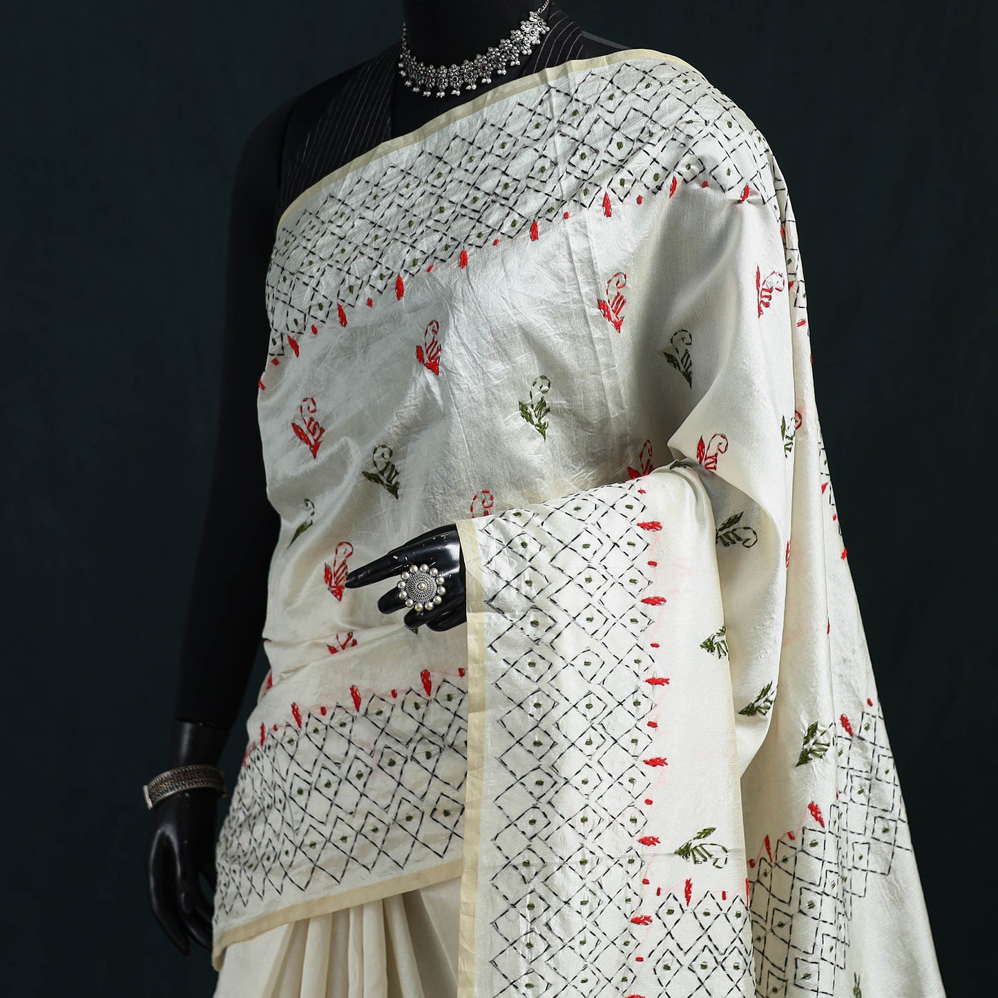 White - Bengal Hand Embroidery Silk Nakshi Kantha Saree 06