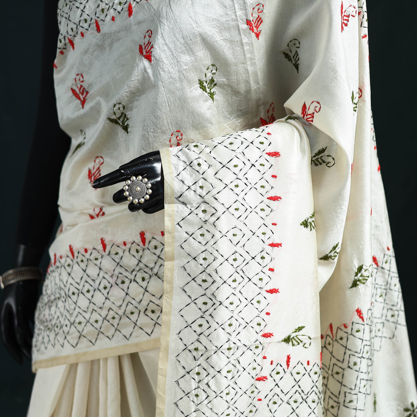 White - Bengal Hand Embroidery Silk Nakshi Kantha Saree 06
