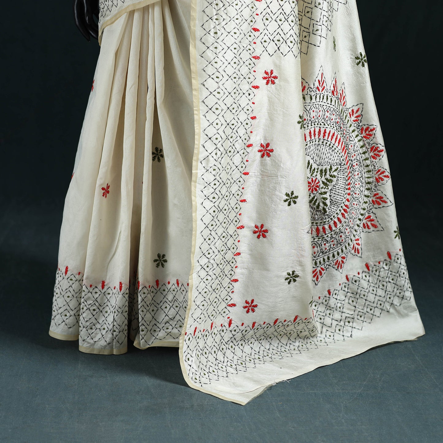 White - Bengal Hand Embroidery Silk Nakshi Kantha Saree 06