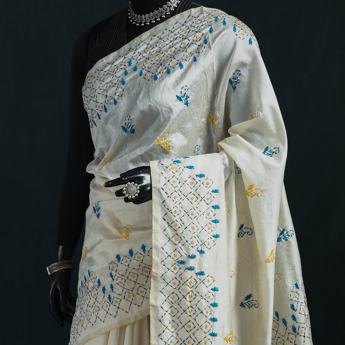 White - Bengal Hand Embroidery Silk Nakshi Kantha Saree 08