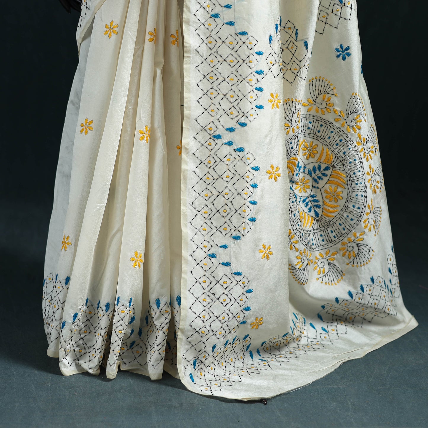 White - Bengal Hand Embroidery Silk Nakshi Kantha Saree 08