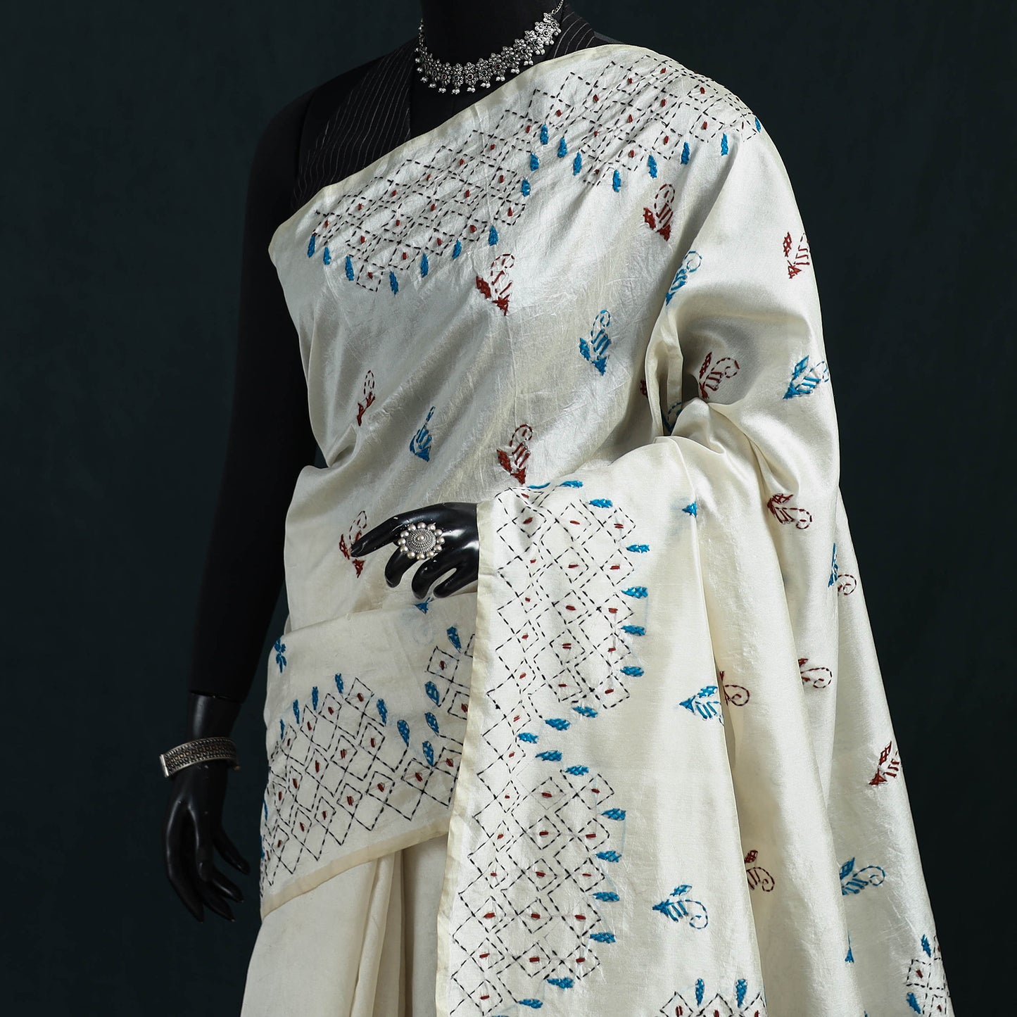 White - Bengal Hand Embroidery Silk Nakshi Kantha Saree 09