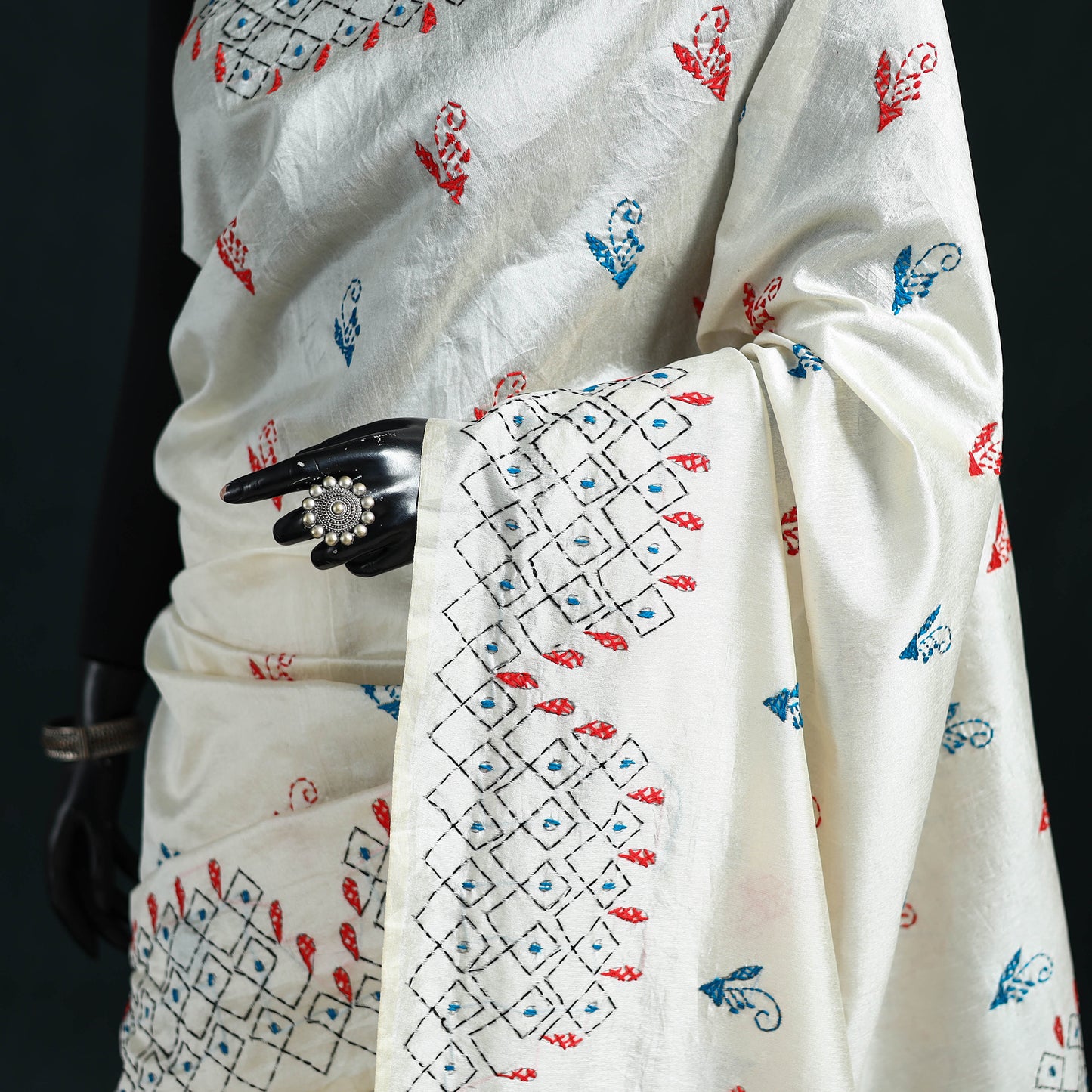 White - Bengal Hand Embroidery Silk Nakshi Kantha Saree 13