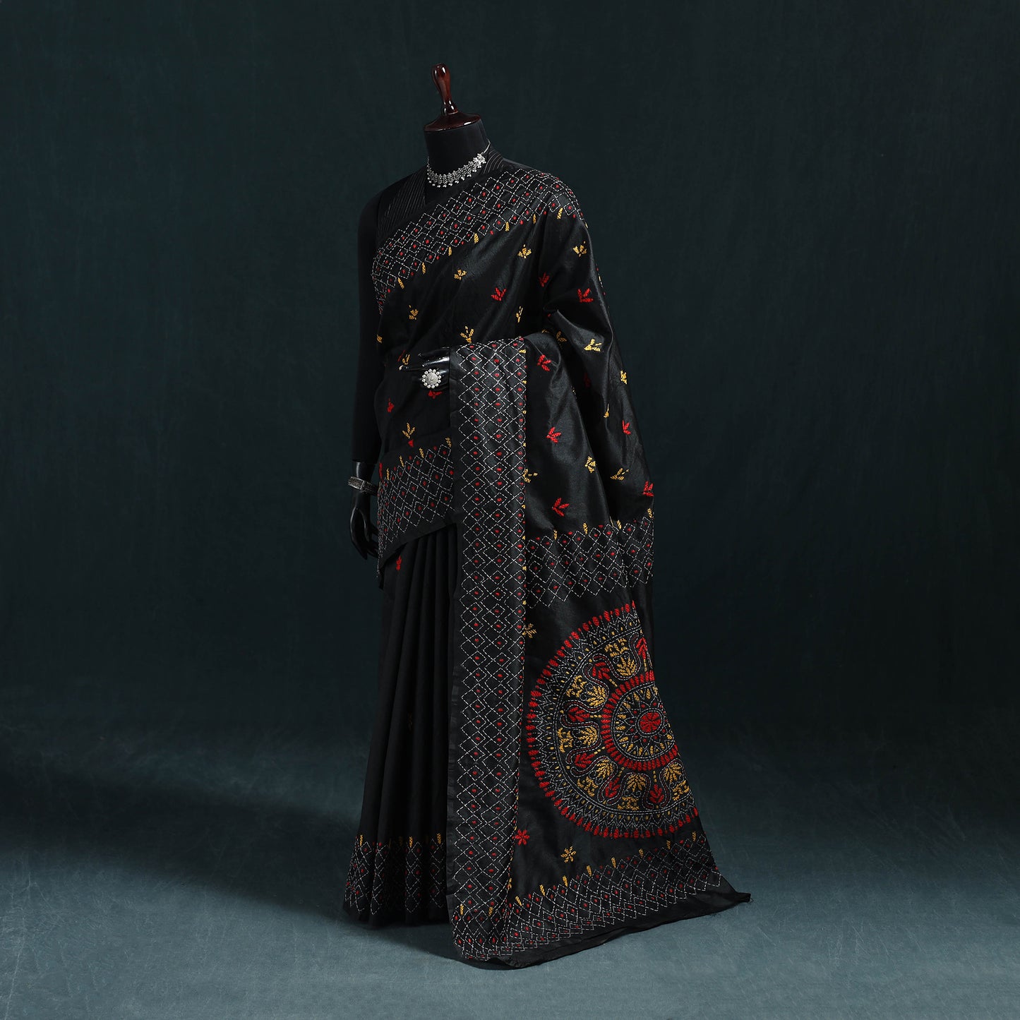 Black - Bengal Hand Embroidery Silk Nakshi Kantha Saree 15