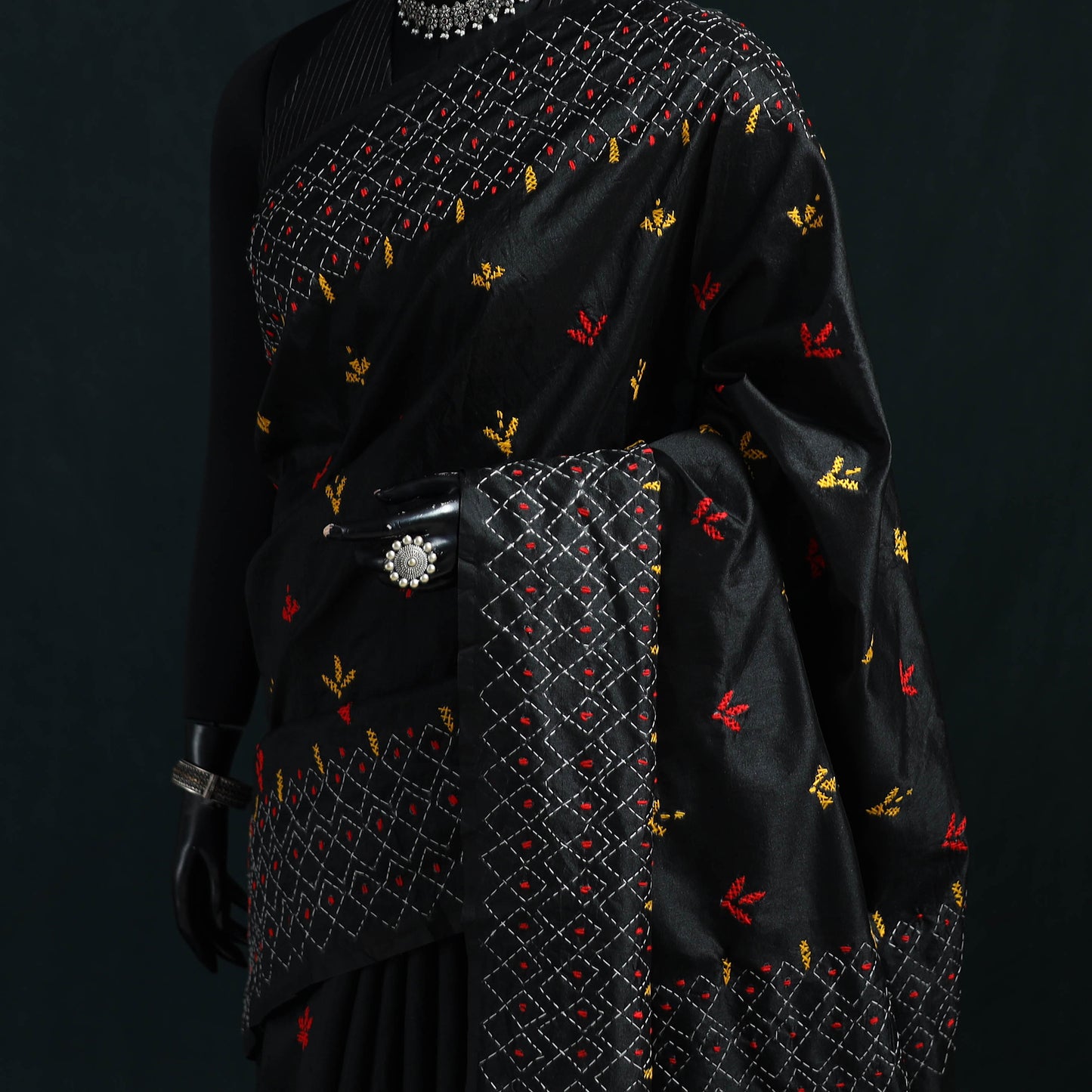Black - Bengal Hand Embroidery Silk Nakshi Kantha Saree 15
