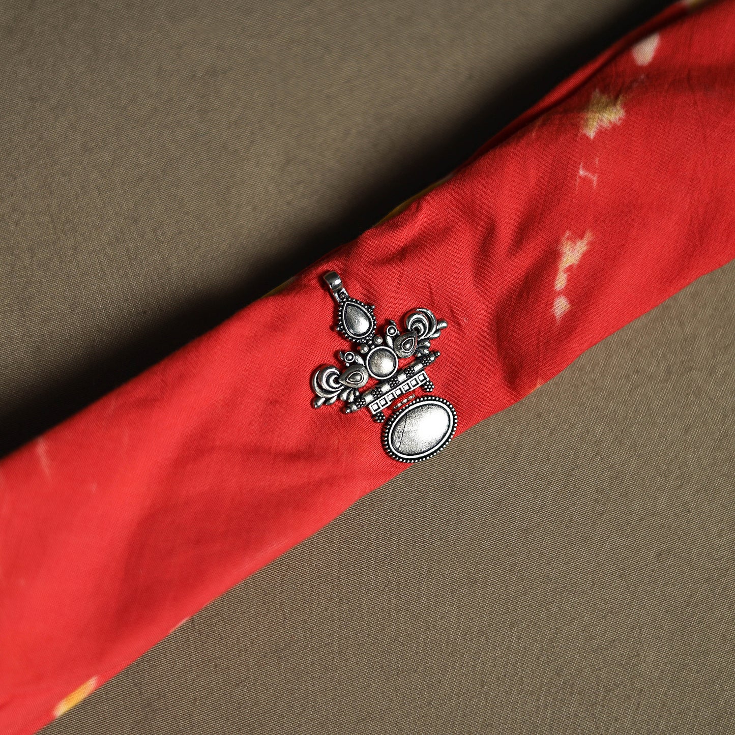 Shibori Tie-Dye Cotton Brooch Scarf 28