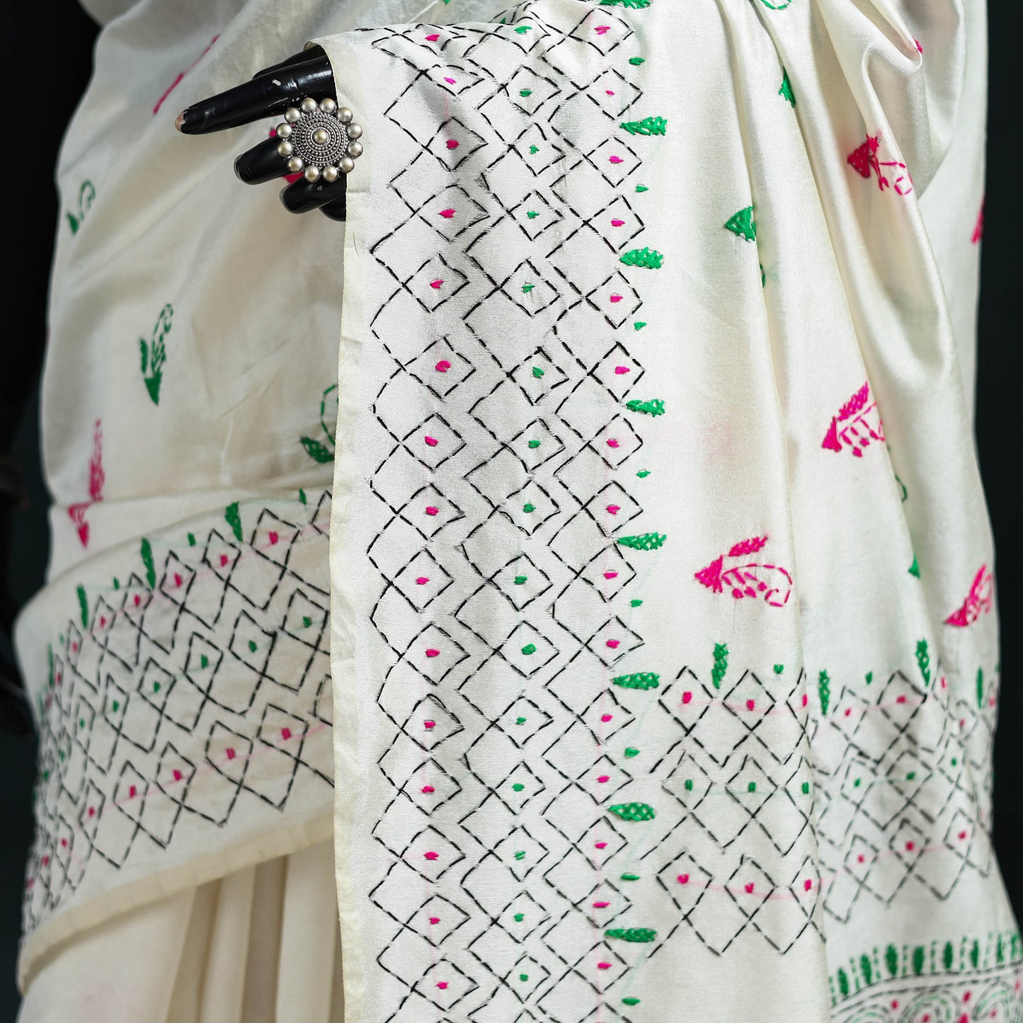 White - Bengal Hand Embroidery Silk Nakshi Kantha Saree 20