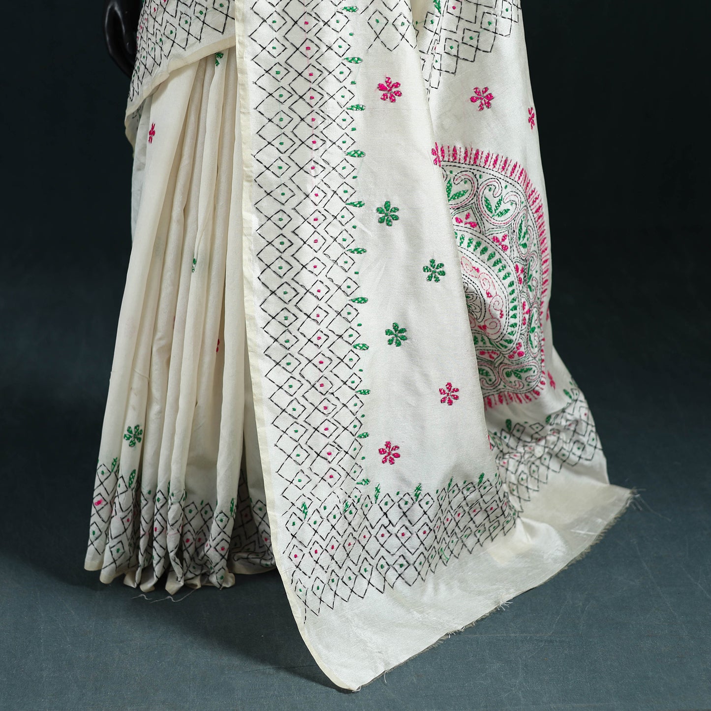 White - Bengal Hand Embroidery Silk Nakshi Kantha Saree 21
