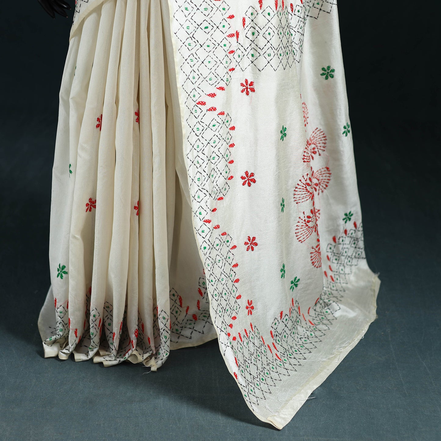 White - Bengal Hand Embroidery Silk Nakshi Kantha Saree 23