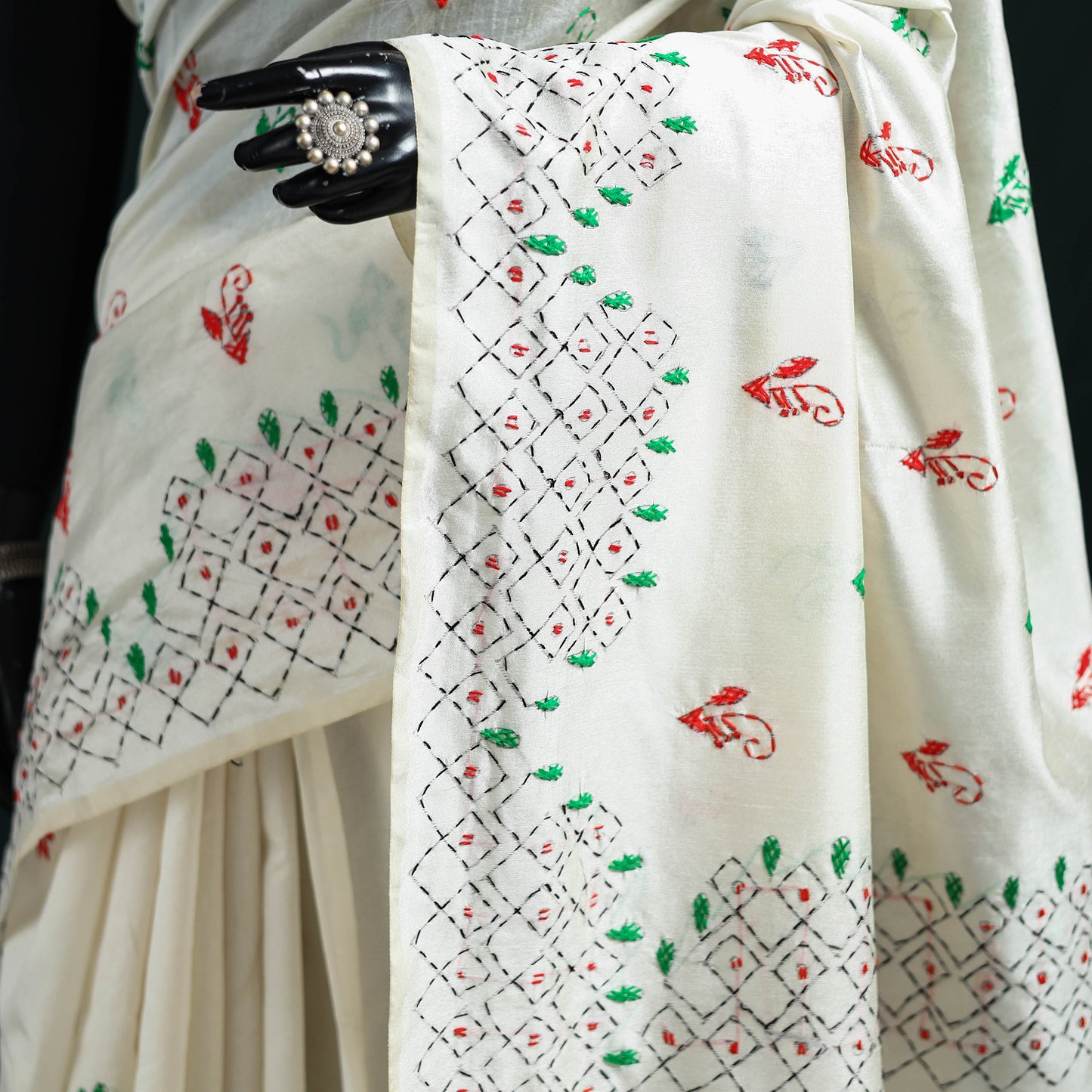 White - Bengal Hand Embroidery Silk Nakshi Kantha Saree 29