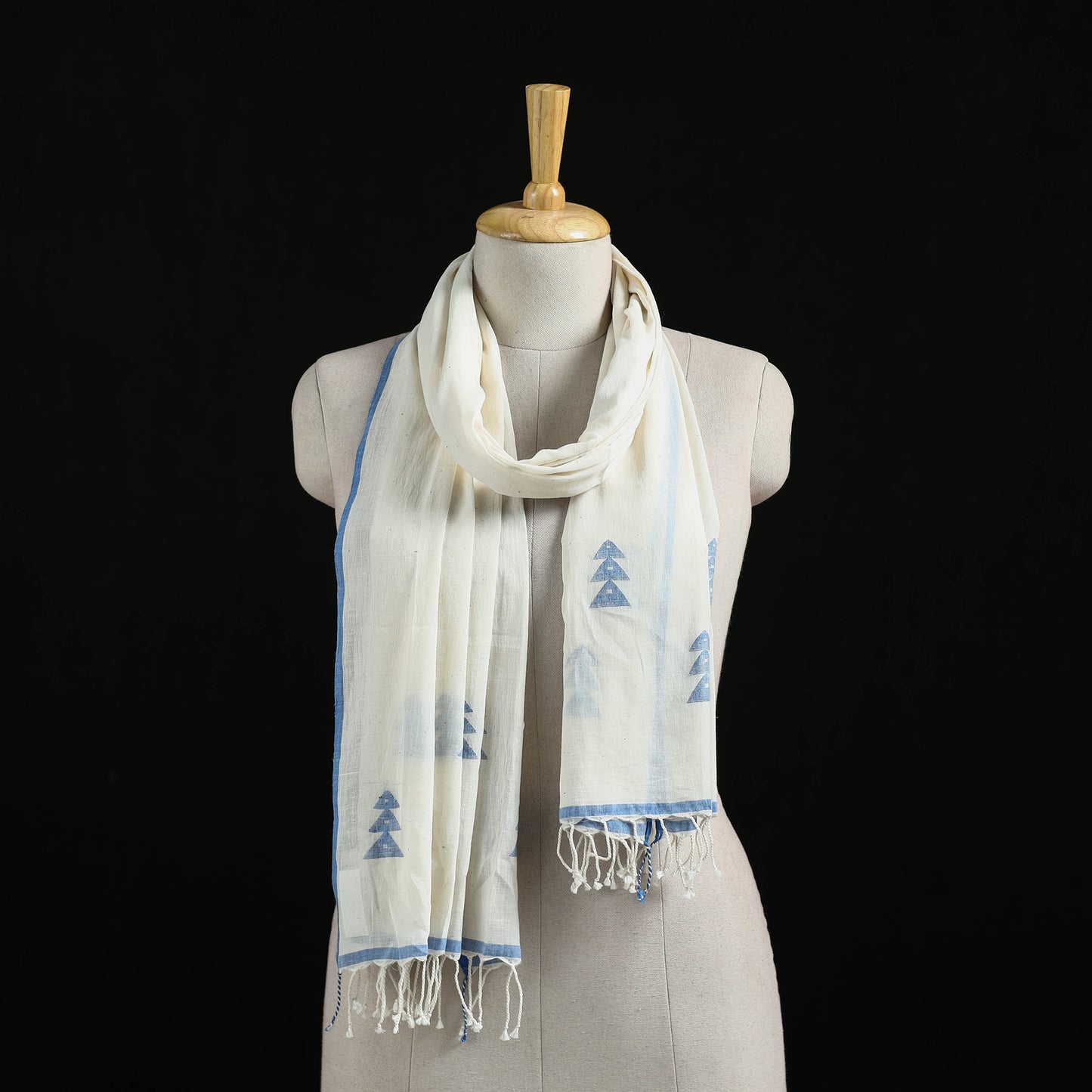 White - Burdwan Jamdani Handloom Cotton Stole with Tassels 04