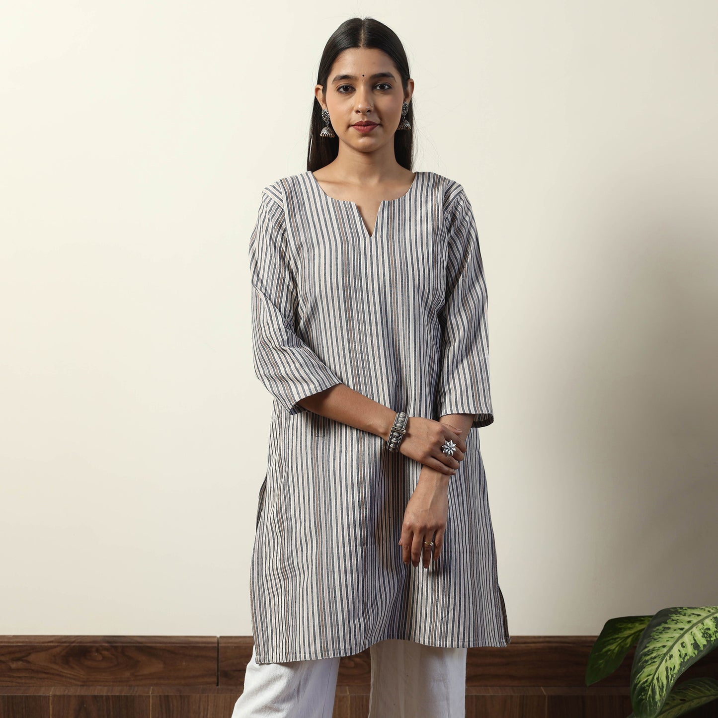 Buy Jhiri Handloom Cotton Straight Short Kurta Online l iTokri.com