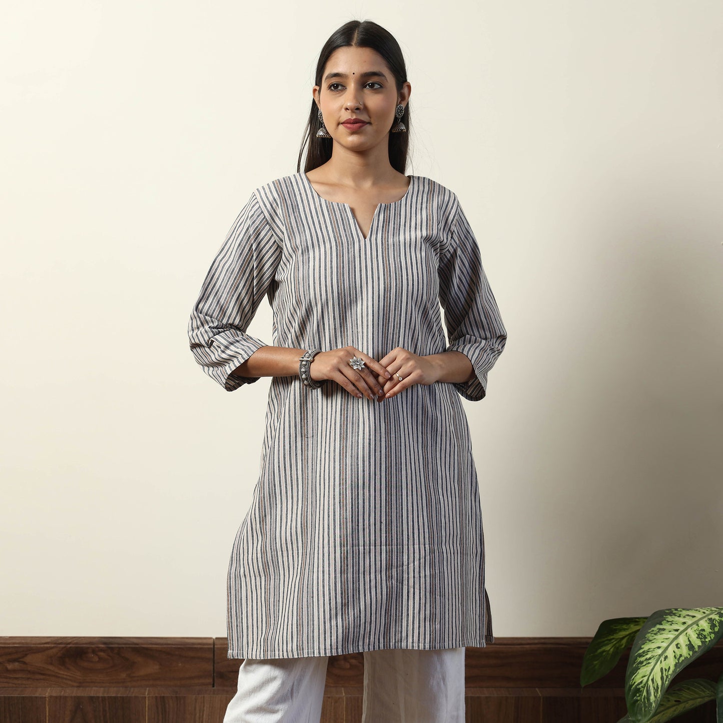 Buy Jhiri Handloom Cotton Straight Short Kurta Online l iTokri.com