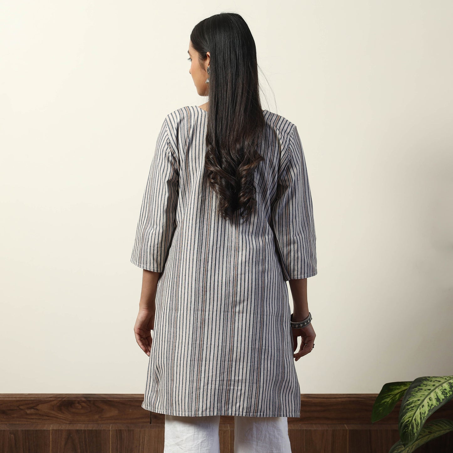 Buy Jhiri Handloom Cotton Straight Short Kurta Online l iTokri.com