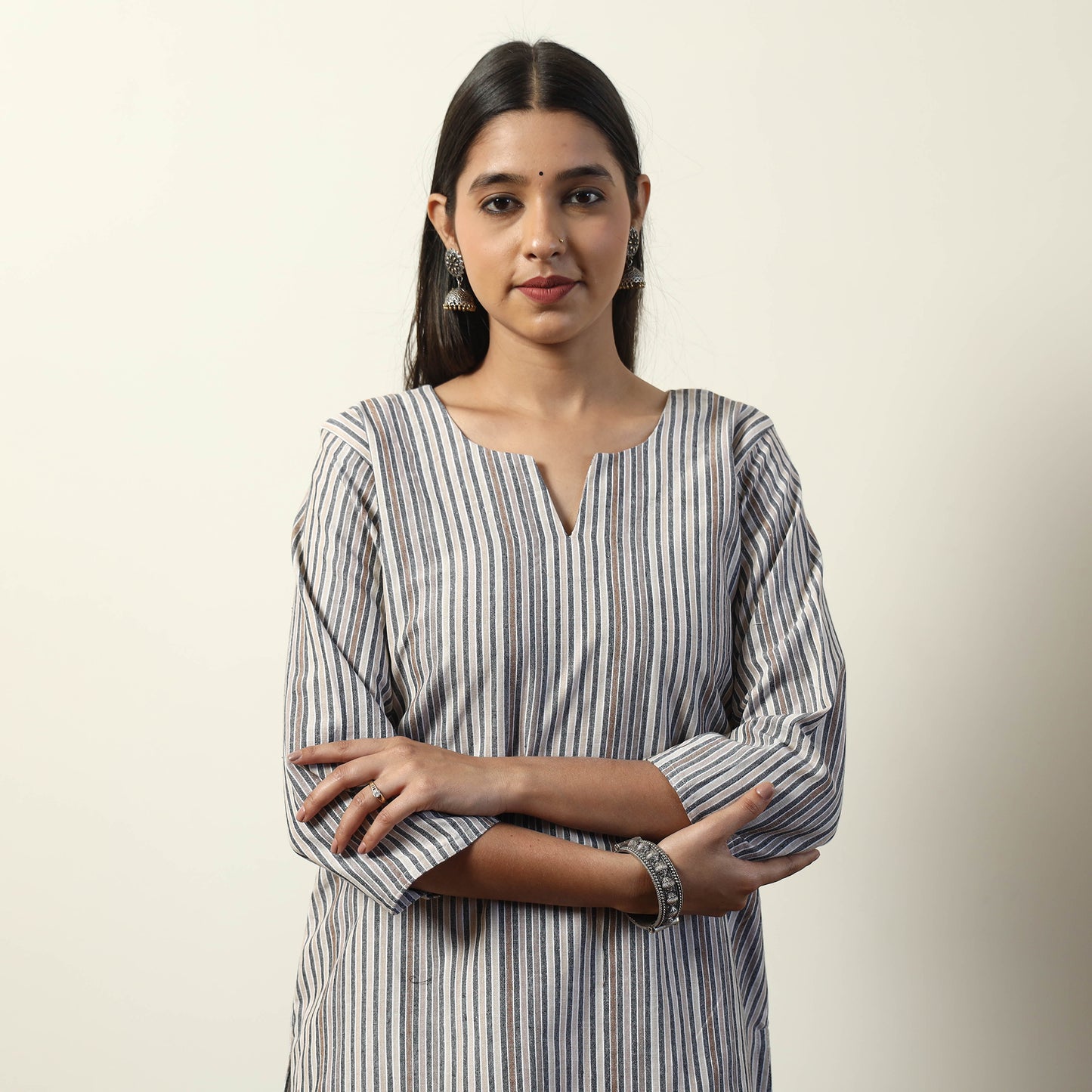 Buy Jhiri Handloom Cotton Straight Short Kurta Online l iTokri.com