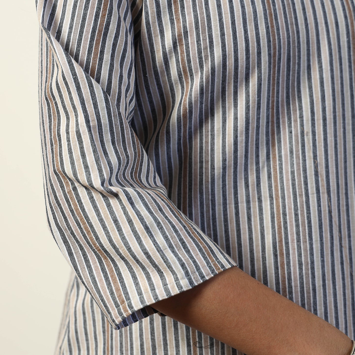 Buy Jhiri Handloom Cotton Straight Short Kurta Online l iTokri.com