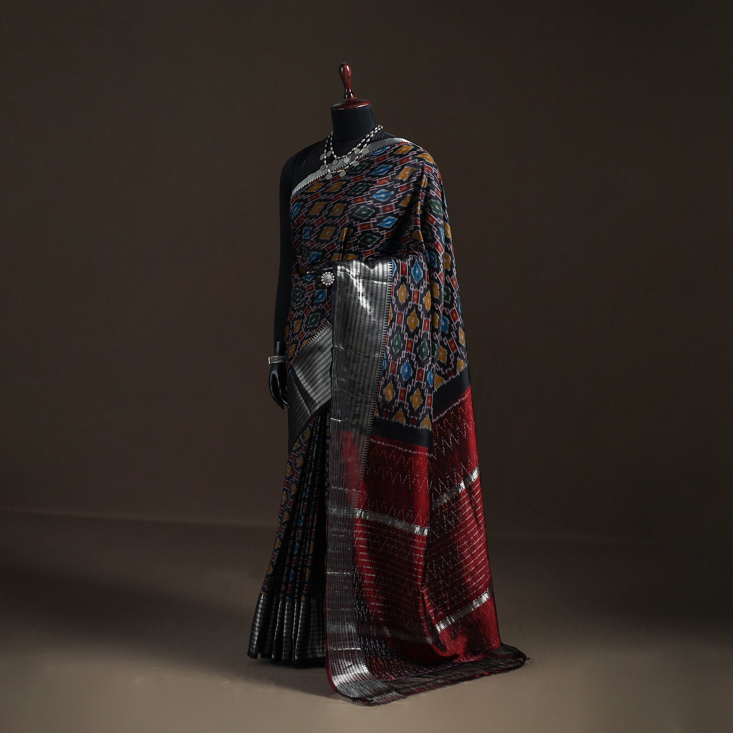 Traditional Pochampally Ikat Handwoven Pure Silk Pattu Saree with Rudraksha Border 10