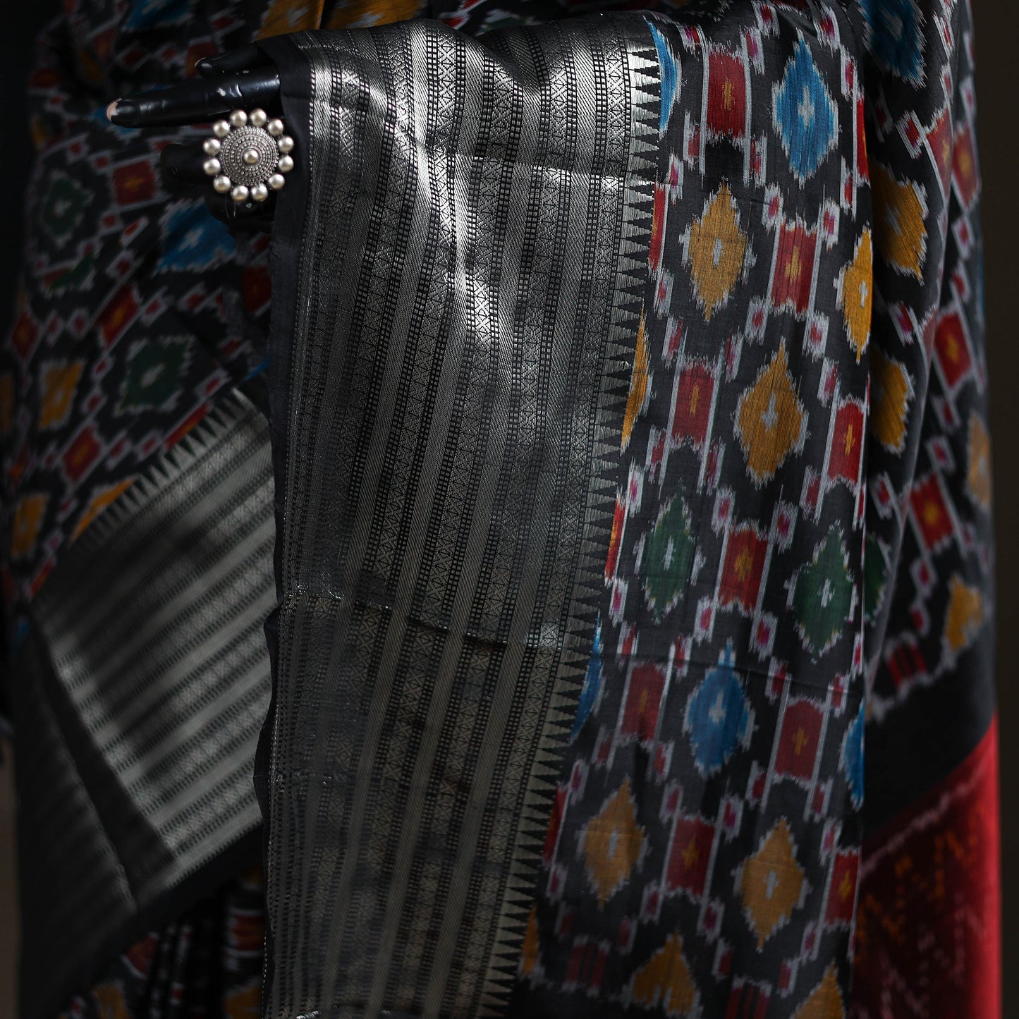 Traditional Pochampally Ikat Handwoven Pure Silk Pattu Saree with Rudraksha Border 10