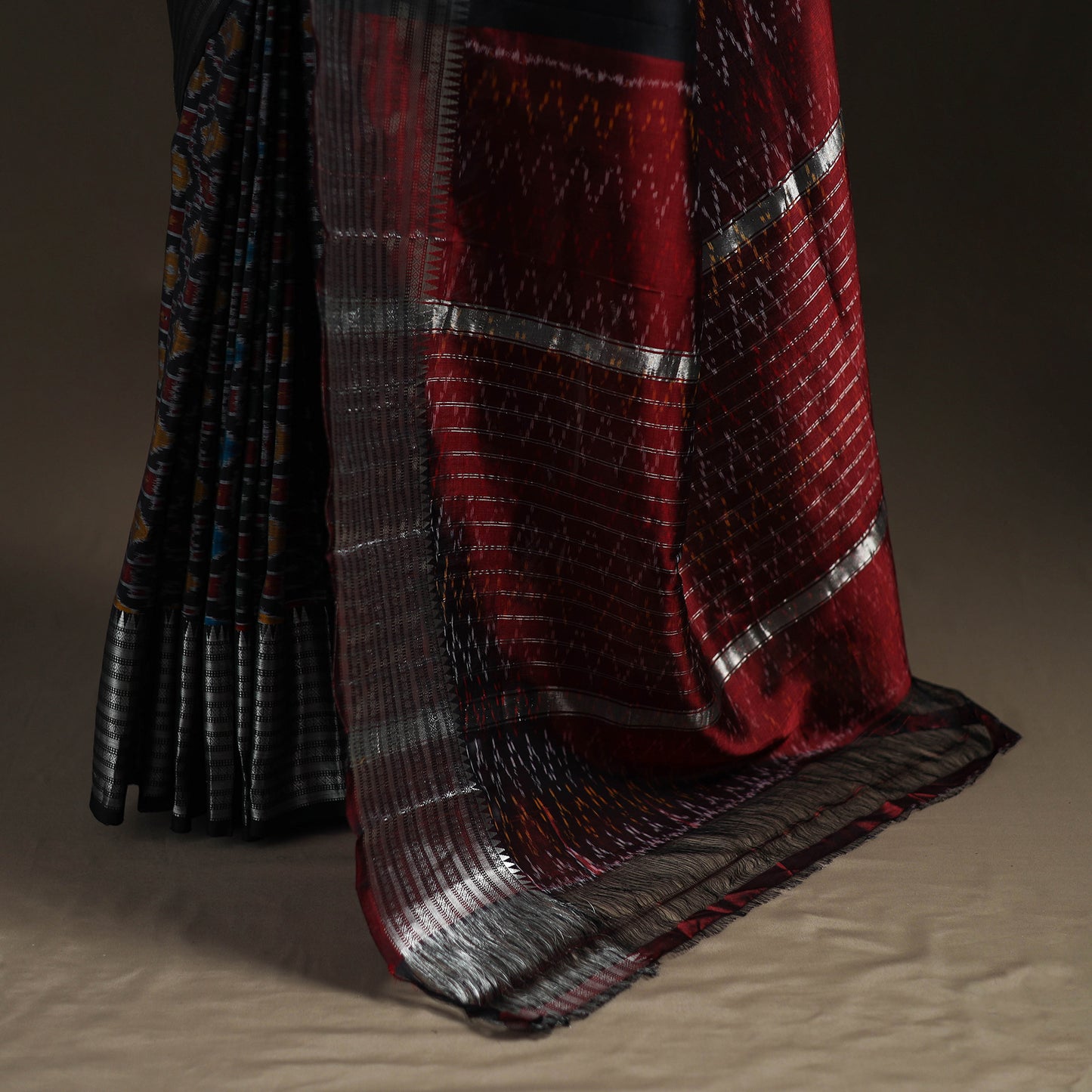 Traditional Pochampally Ikat Handwoven Pure Silk Pattu Saree with Rudraksha Border 10