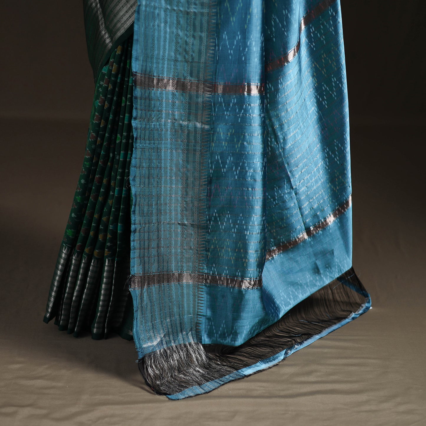 Traditional Pochampally Ikat Handwoven Pure Silk Pattu Saree with Rudraksha Border 13