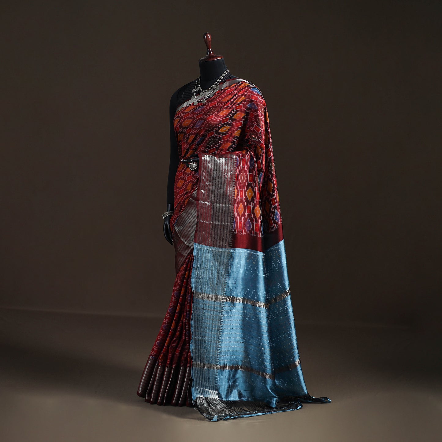 Traditional Pochampally Ikat Handwoven Pure Silk Pattu Saree with Rudraksha Border 14