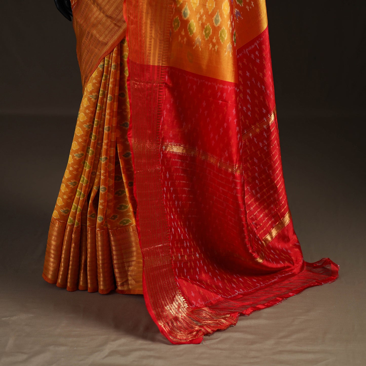 Traditional Pochampally Ikat Handwoven Pure Silk Pattu Saree with Rudraksha Border 15