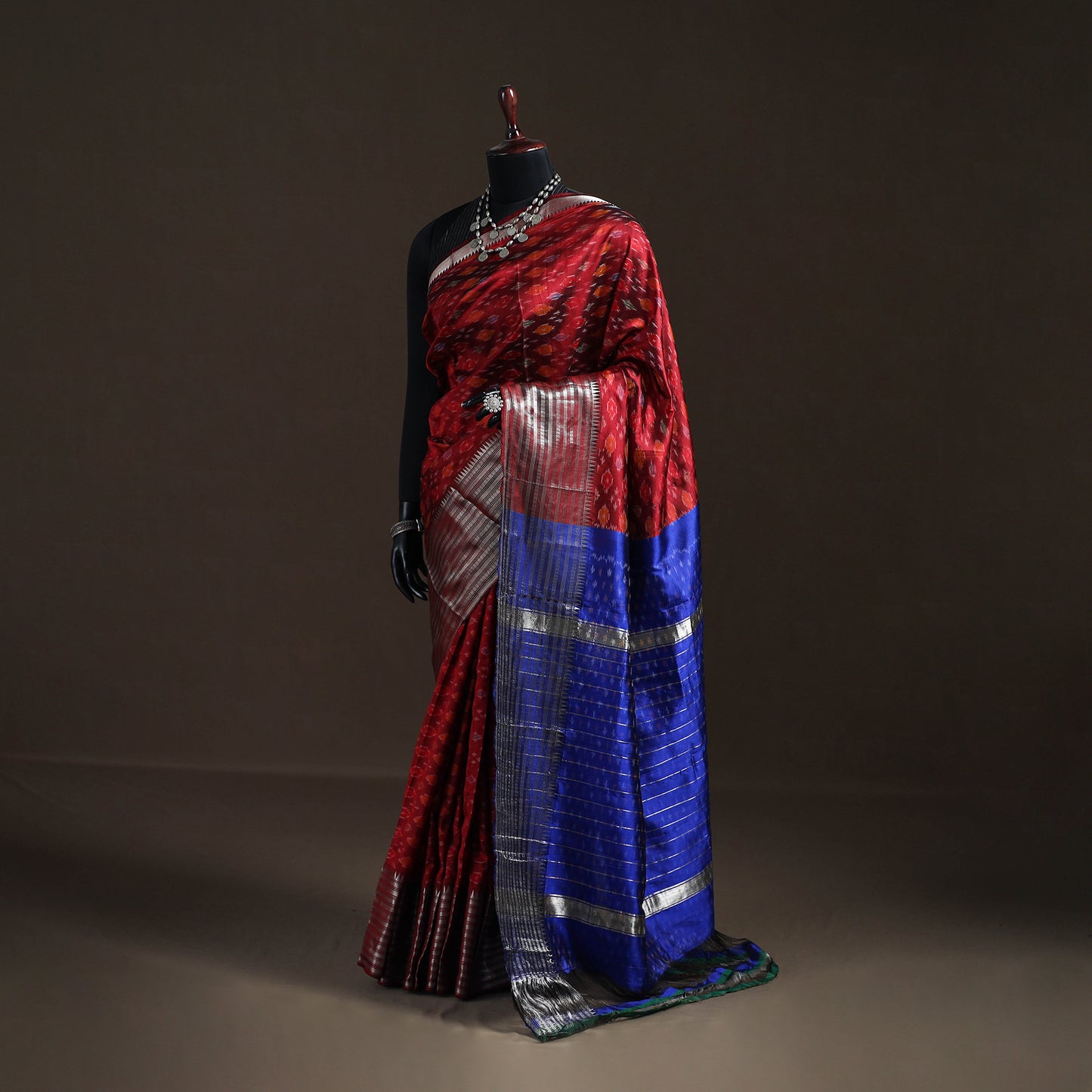 Traditional Pochampally Ikat Handwoven Pure Silk Pattu Saree with Rudraksha Border 16