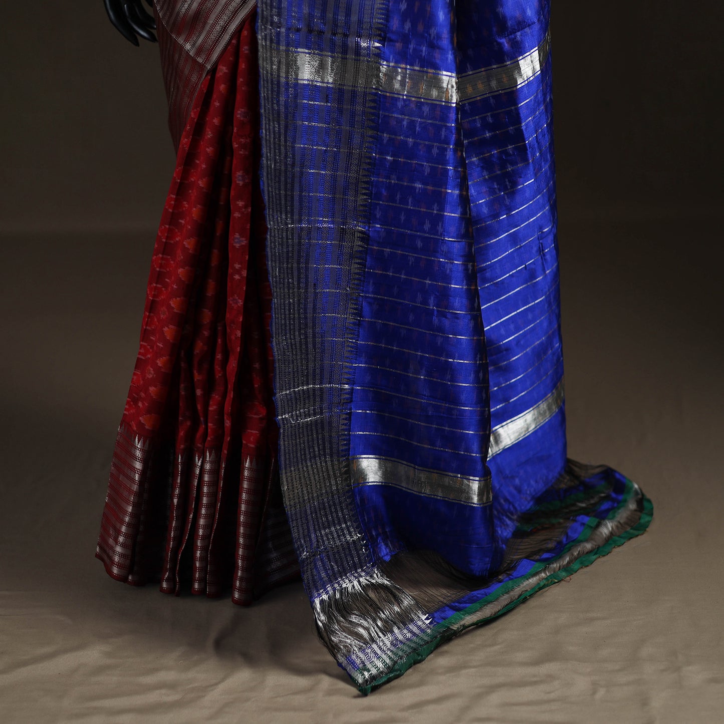 Traditional Pochampally Ikat Handwoven Pure Silk Pattu Saree with Rudraksha Border 16