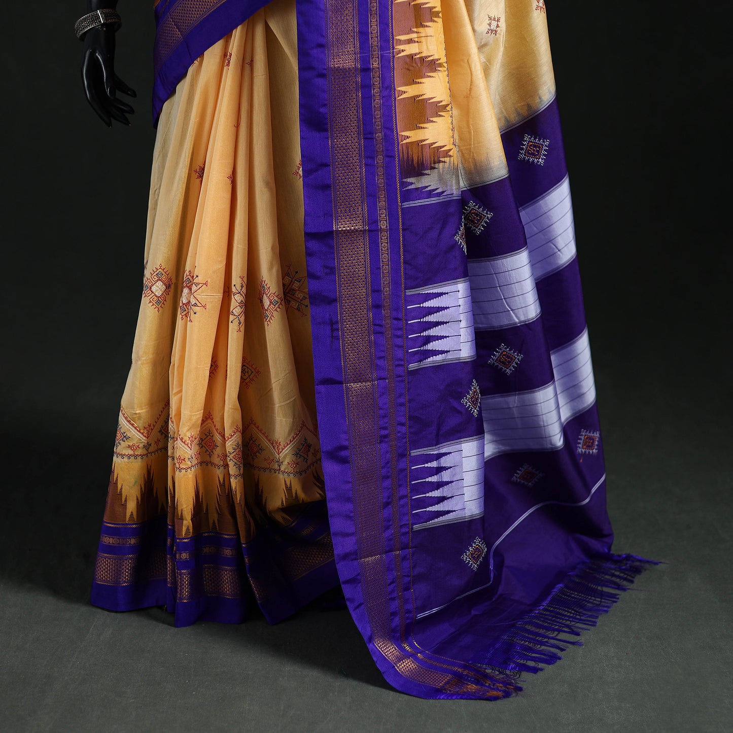 Ilkal Weave Kasuti Work Silk Cotton Zari Border Saree with Blouse Piece 09
