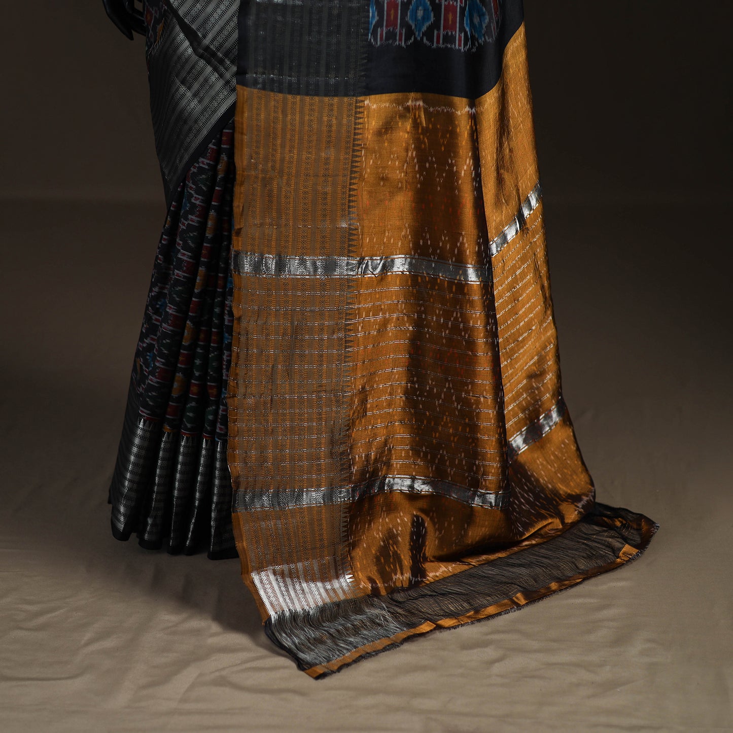 Black - Traditional Pochampally Ikat Handwoven Pure Silk Pattu Saree with Rudraksha Border 18