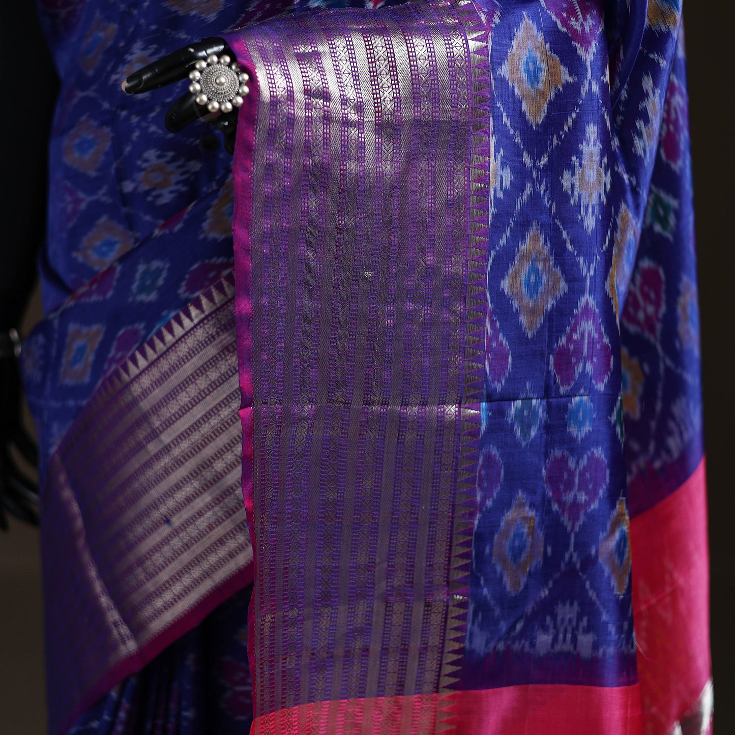 Traditional Pochampally Ikat Handwoven Pure Silk Pattu Saree with Rudraksha Border 19