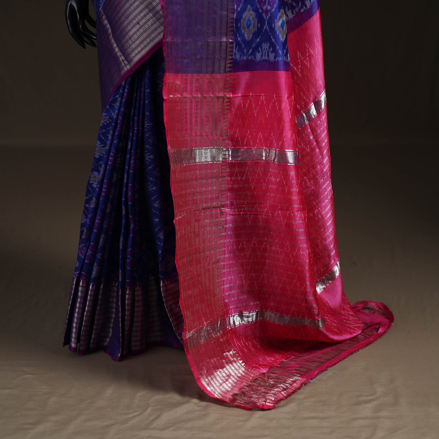 Traditional Pochampally Ikat Handwoven Pure Silk Pattu Saree with Rudraksha Border 19