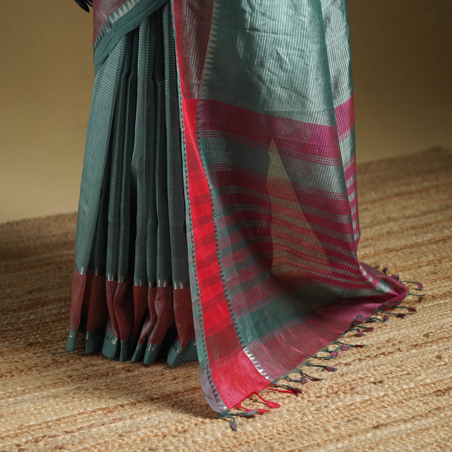 Green - Pure Handwoven Mangalagiri Silk Cotton Pattu Saree with Zari Border 05