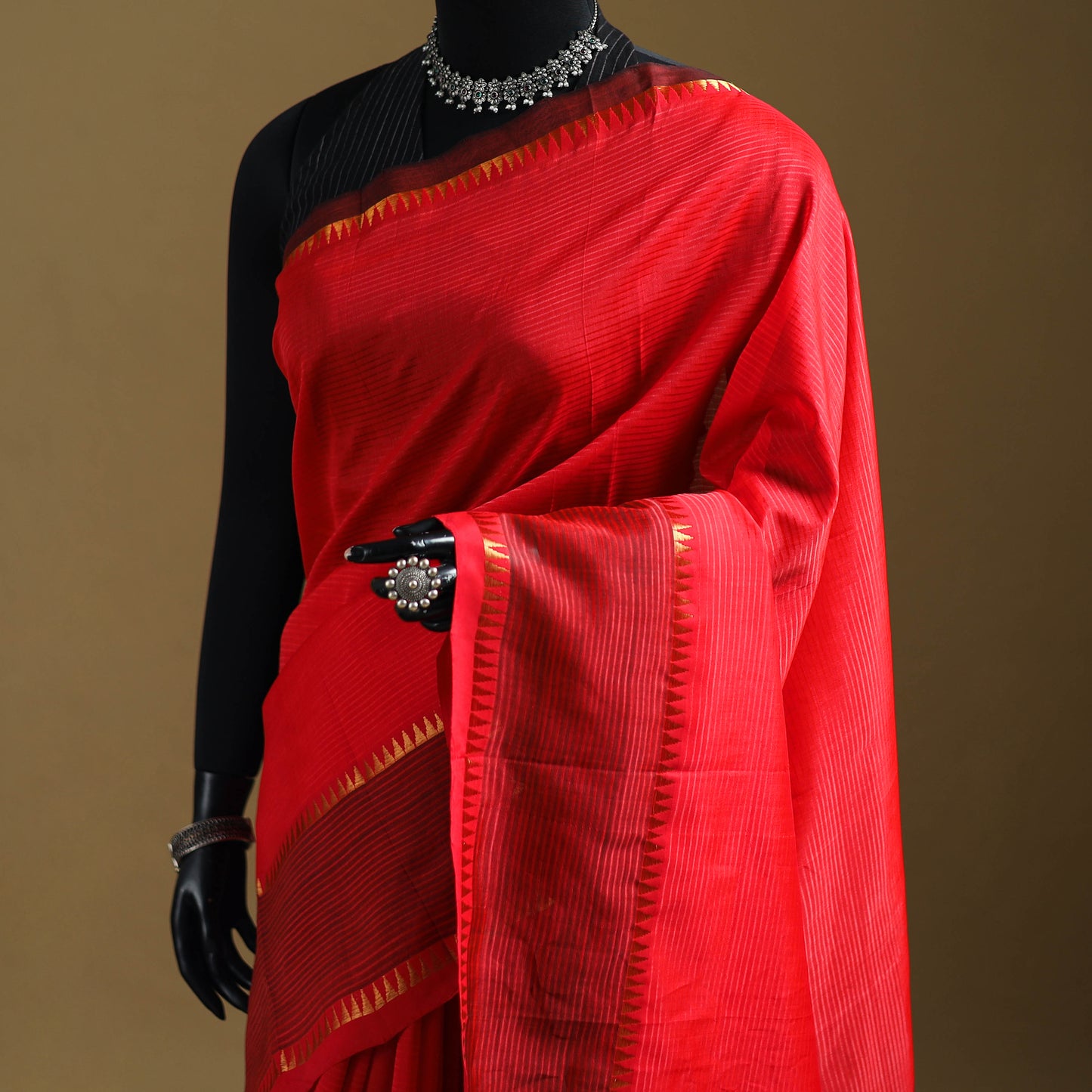 Red - Pure Handwoven Mangalagiri Silk Cotton Pattu Saree with Zari Border 09