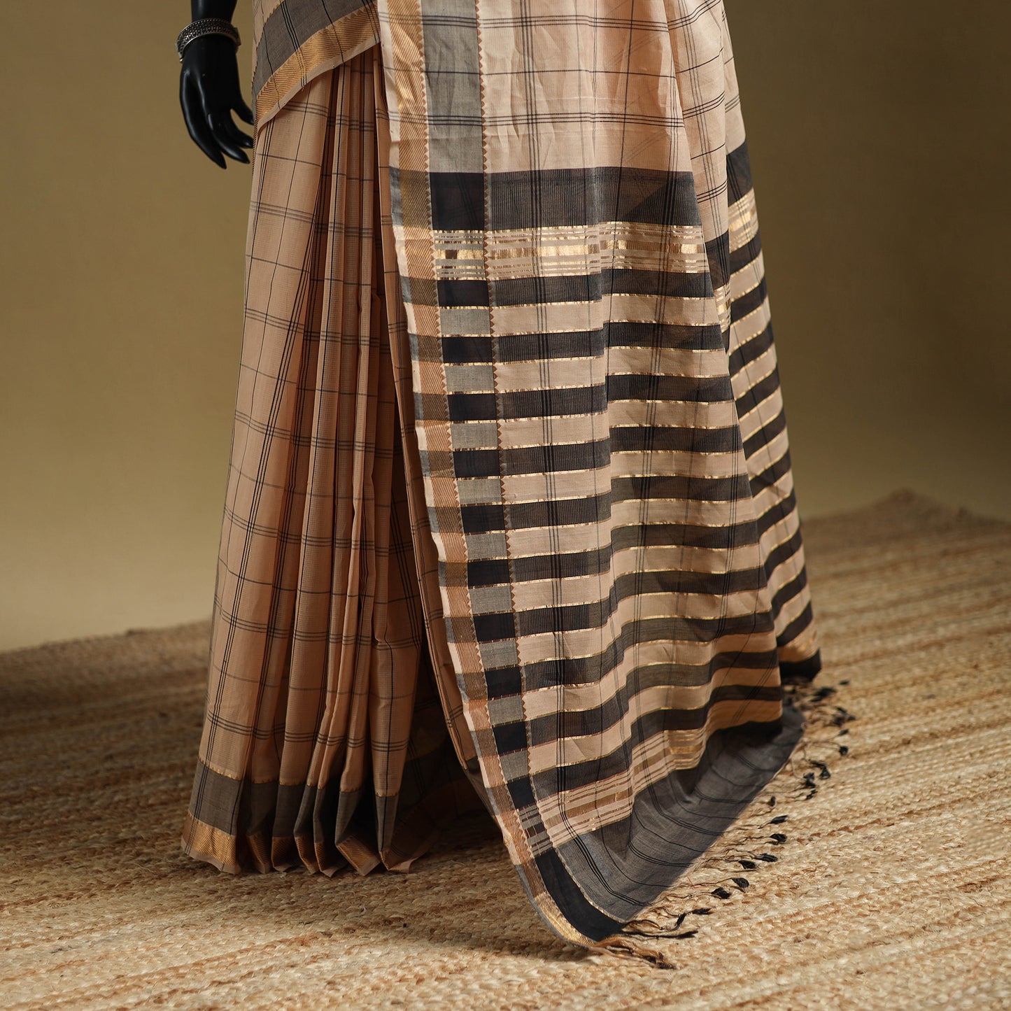 Beige - Pure Handwoven Zari Checks Mangalagiri Cotton Saree 25