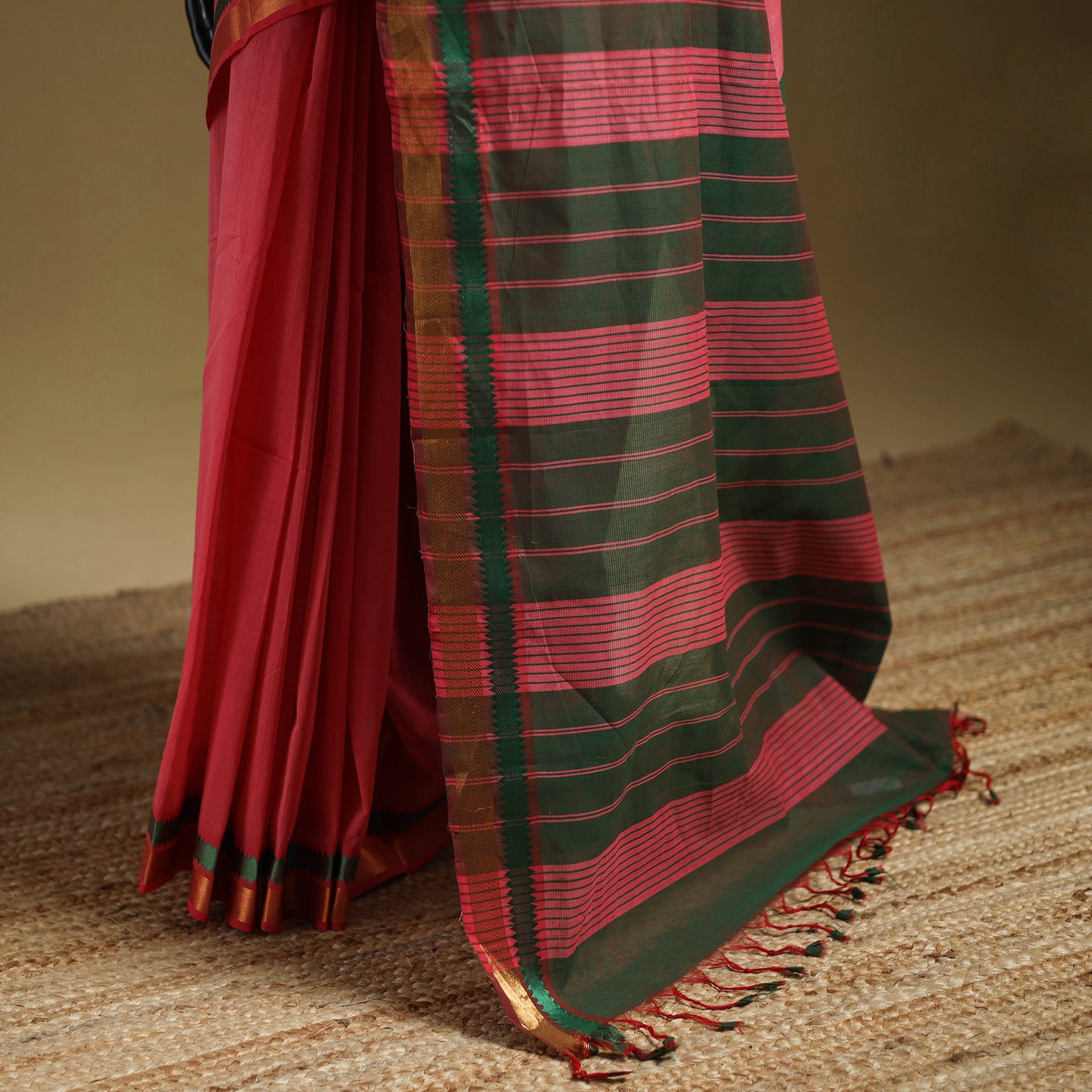 Pink - Pure Handwoven Mangalagiri Cotton Saree with Zari Border 35