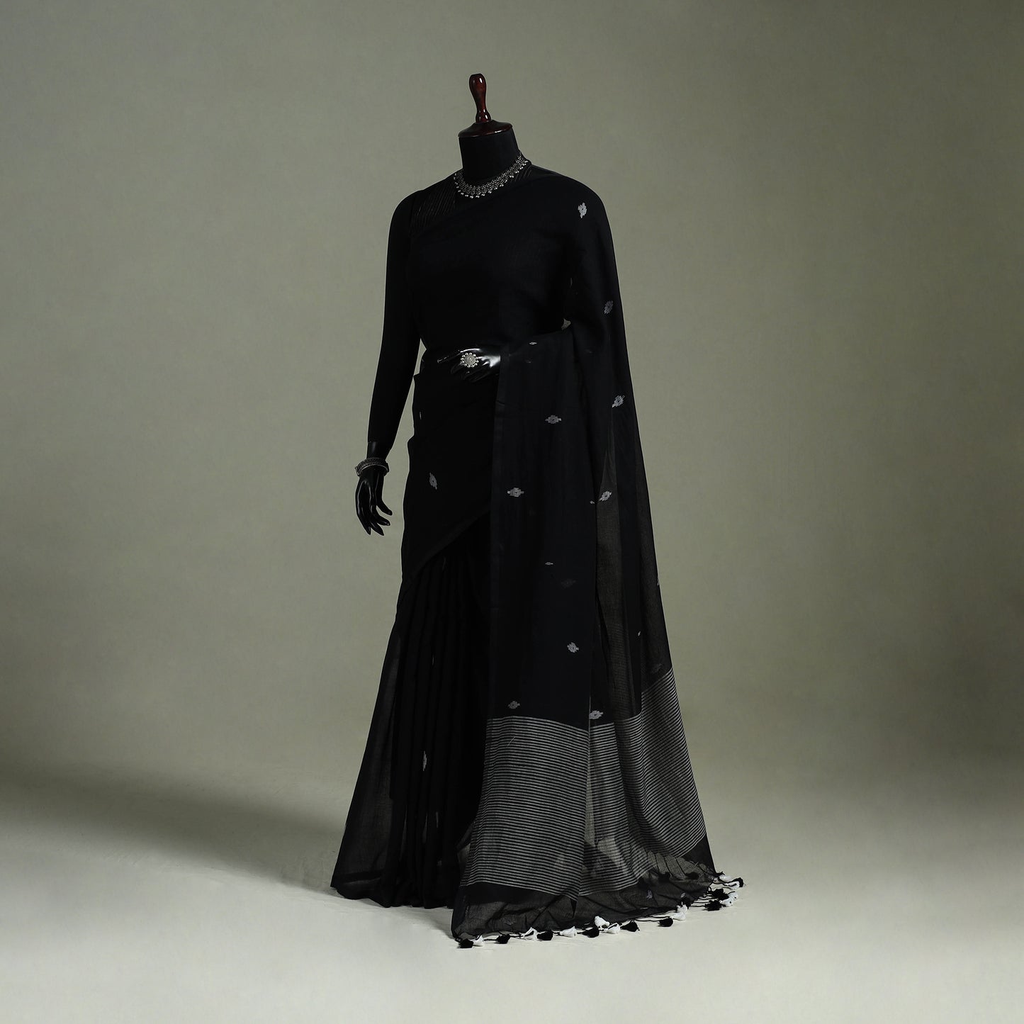 Handloom Pure Mul Cotton Phulia Jamdani Saree with Tassels 05