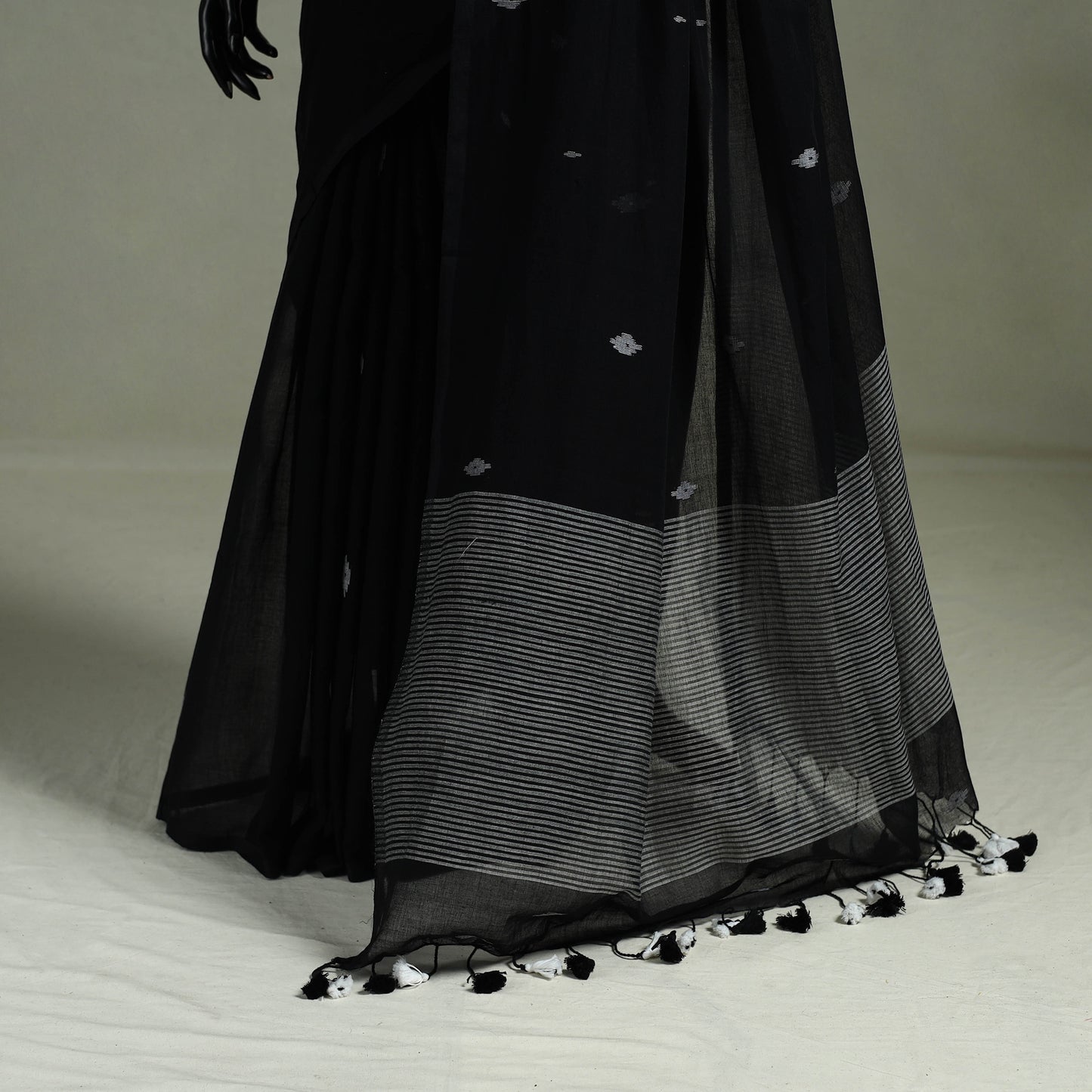 Handloom Pure Mul Cotton Phulia Jamdani Saree with Tassels 05