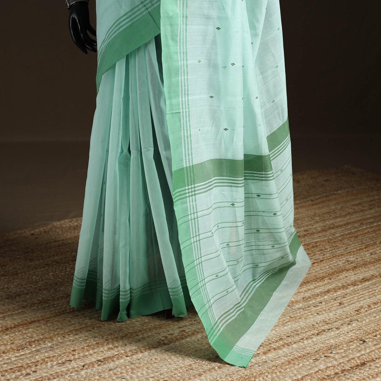 Pure Handloom Cotton Thread Buti Chanderi Saree 16