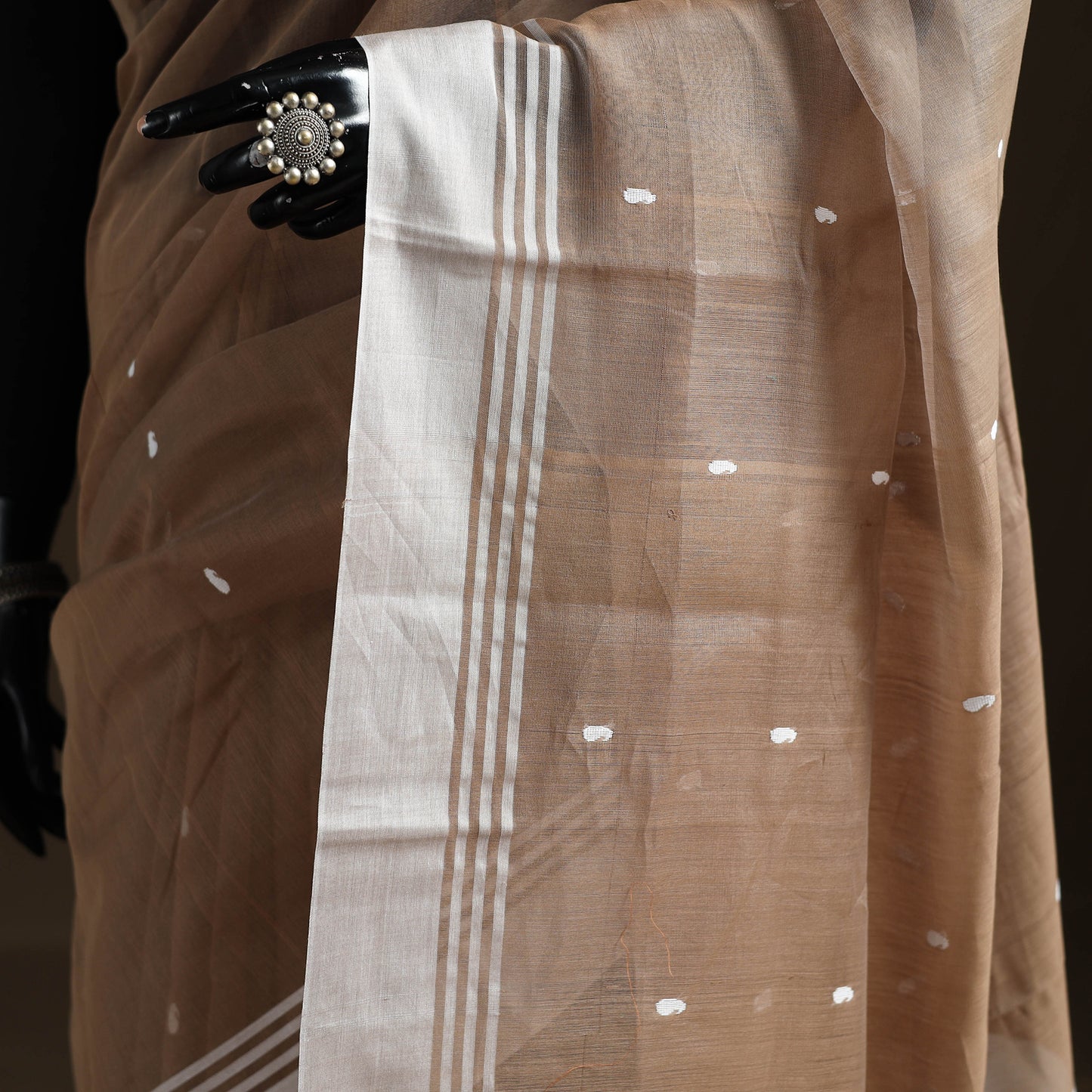 Pure Handloom Cotton Thread Buti Chanderi Saree 18