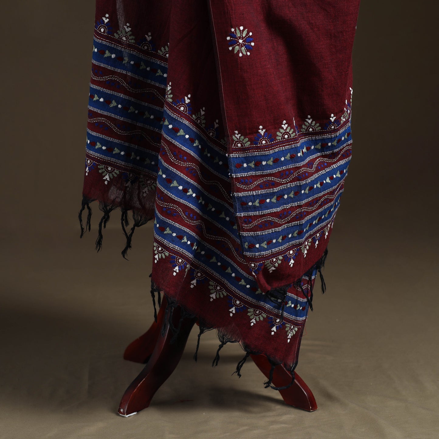 Kantha Hand Embroidered Khes Handwoven Cotton Dupatta 01