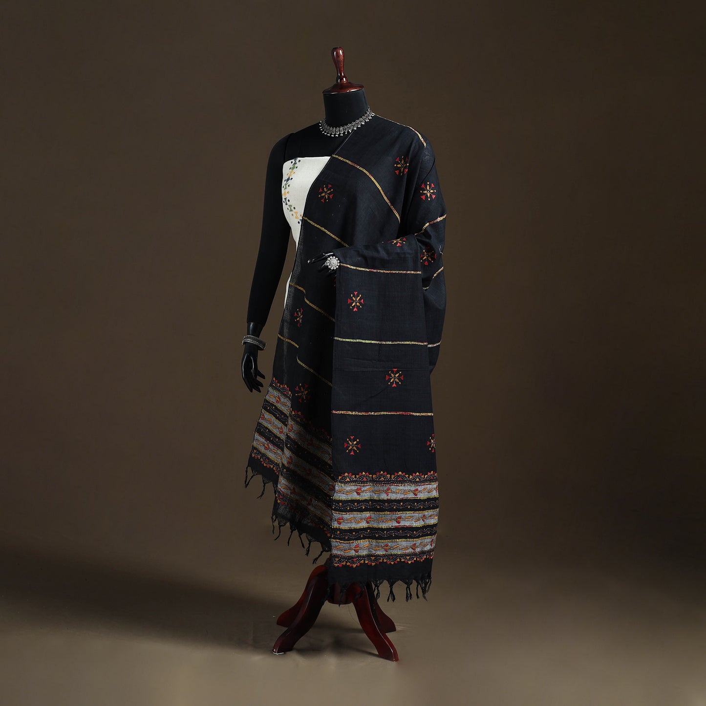 Kantha Hand Embroidered Khes Handwoven Cotton Dupatta 08