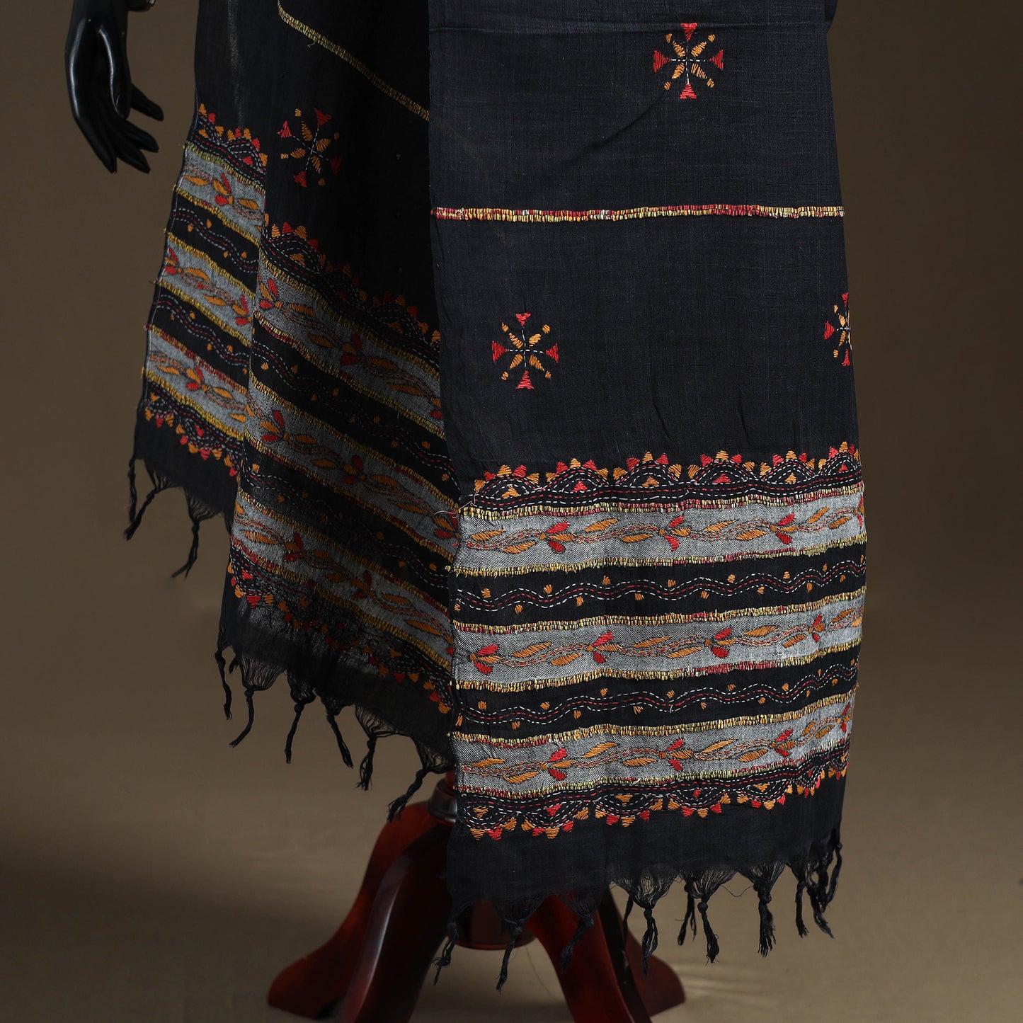 Kantha Hand Embroidered Khes Handwoven Cotton Dupatta 08