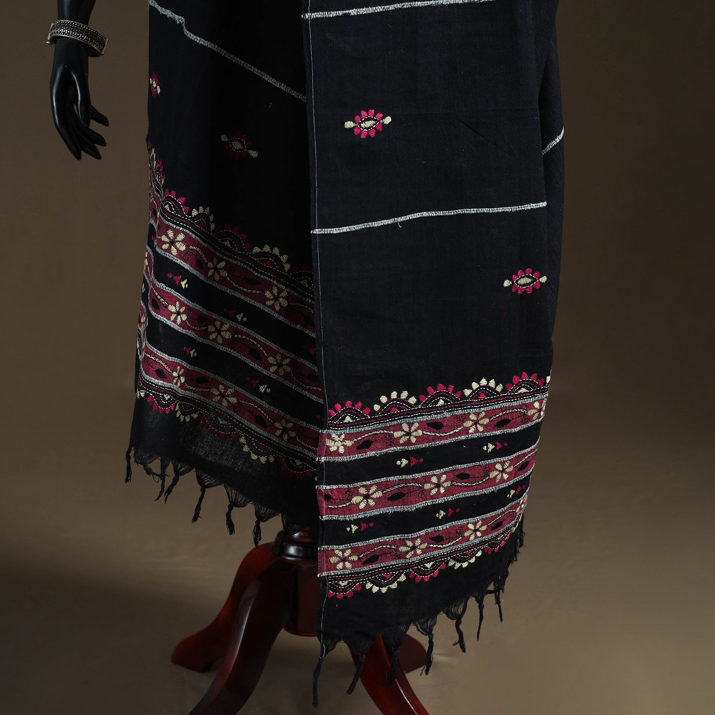 Kantha Hand Embroidered Khes Handwoven Cotton Dupatta 12